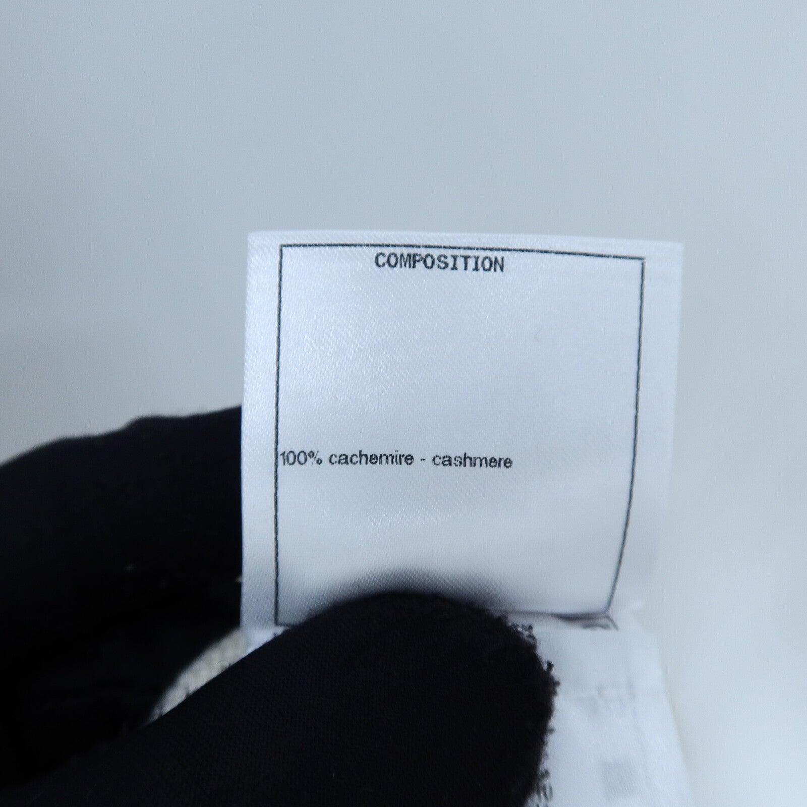 CHANEL Cashmere Buttoned Knit Sweater針織