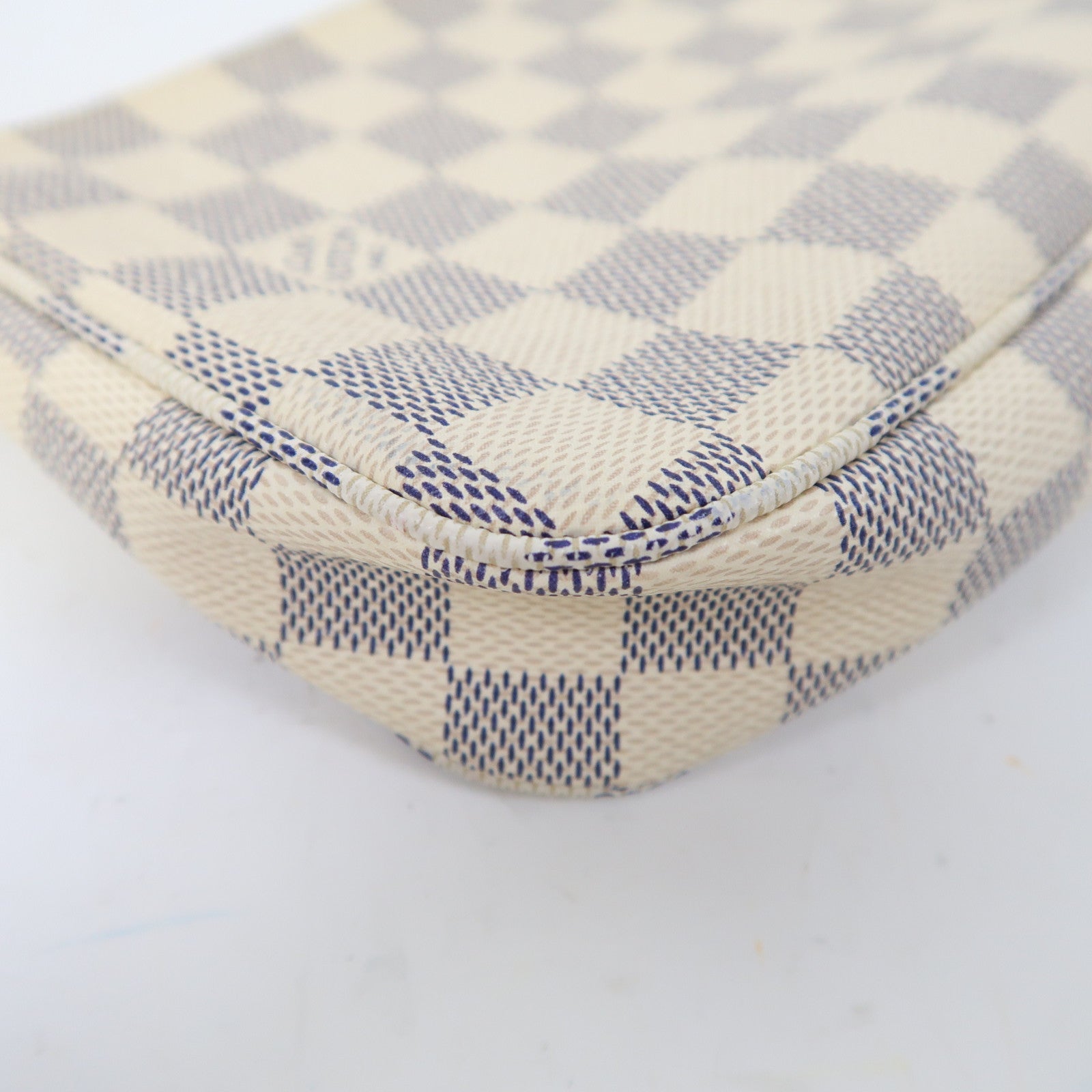 LOUIS VUITTON Damier Azur Pochette Accessories金扣手挽袋米白色