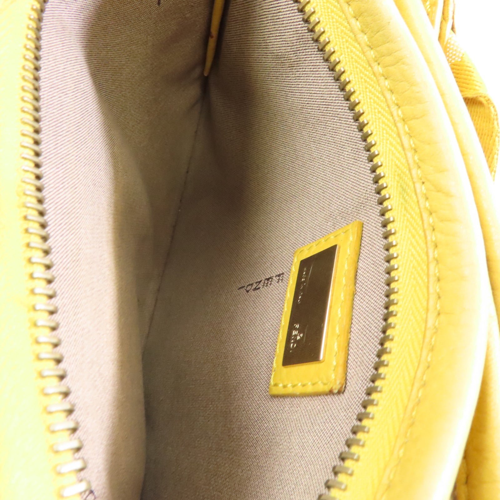 FENDI 帆布Shoulder Bag金扣肩背袋黃色