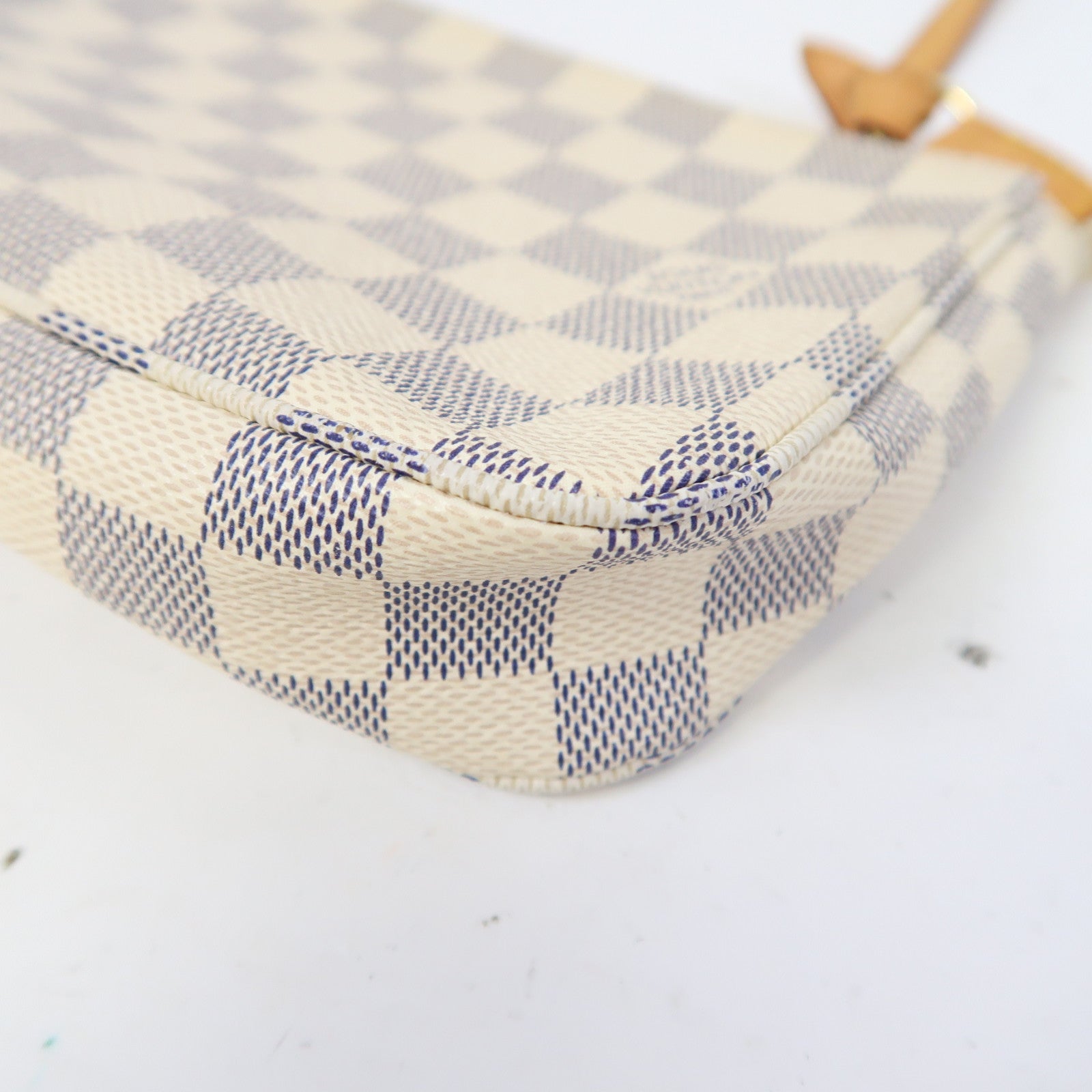 LOUIS VUITTON Damier Azur Pochette Accessories金扣手挽袋米白色