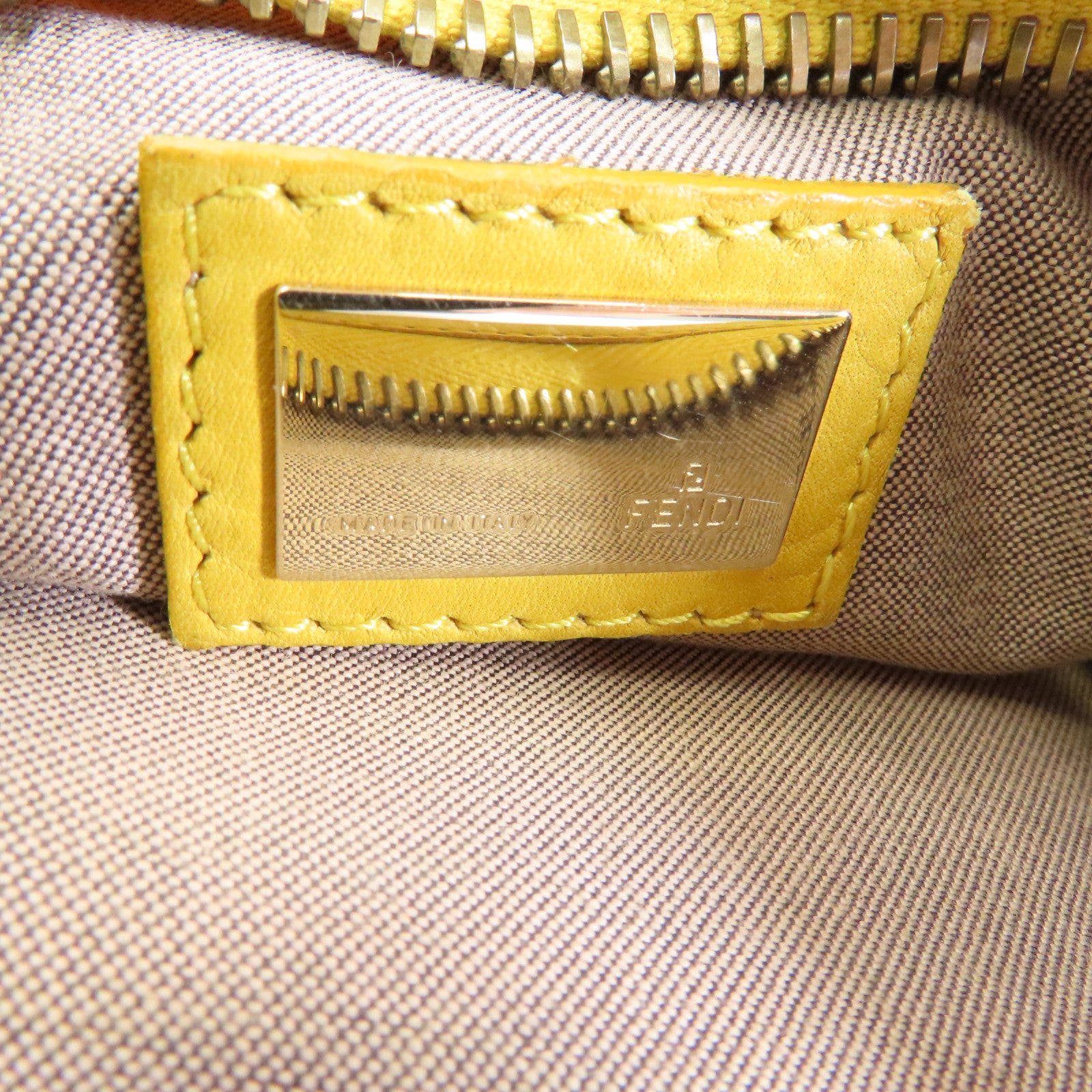 FENDI 帆布Shoulder Bag金扣肩背袋黃色