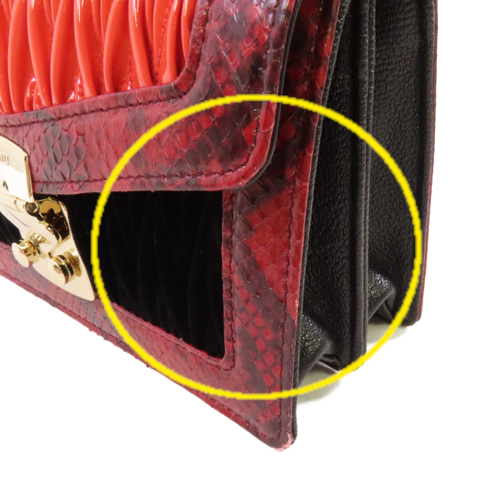 Miu Miu 【激減優惠】牛皮皮革/蛇皮皮革/天鵝絨/漆皮皮革Chain Shoulder Bag金扣鏈帶肩背袋紅色/黑色