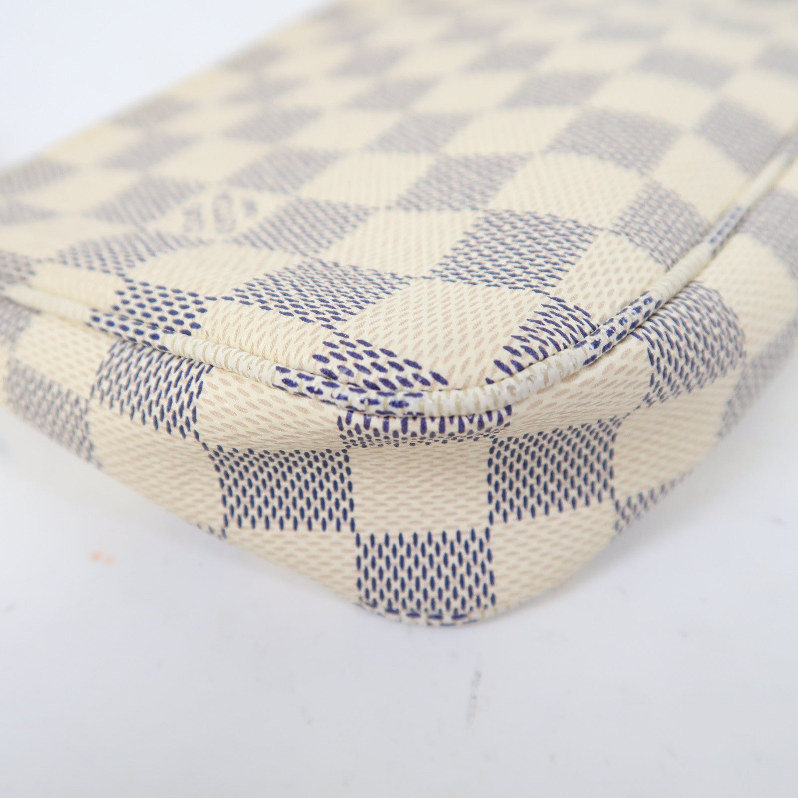 LOUIS VUITTON Damier Azur Pochette Accessories金扣手挽袋米白色