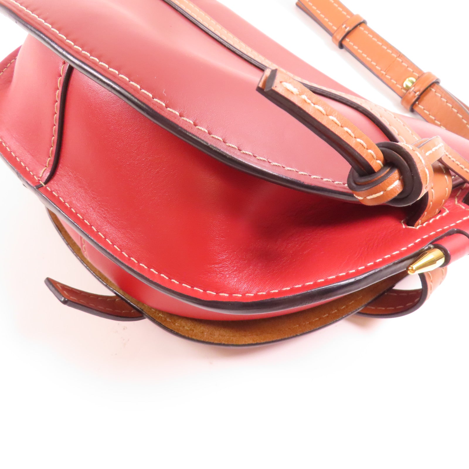 LOEWE 牛皮皮革Gate Bag金扣肩背袋