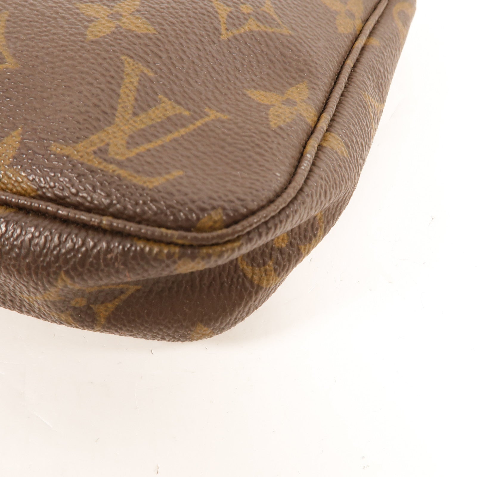 LOUIS VUITTON Monogram Pochette Accessoires金扣手挽袋棕色