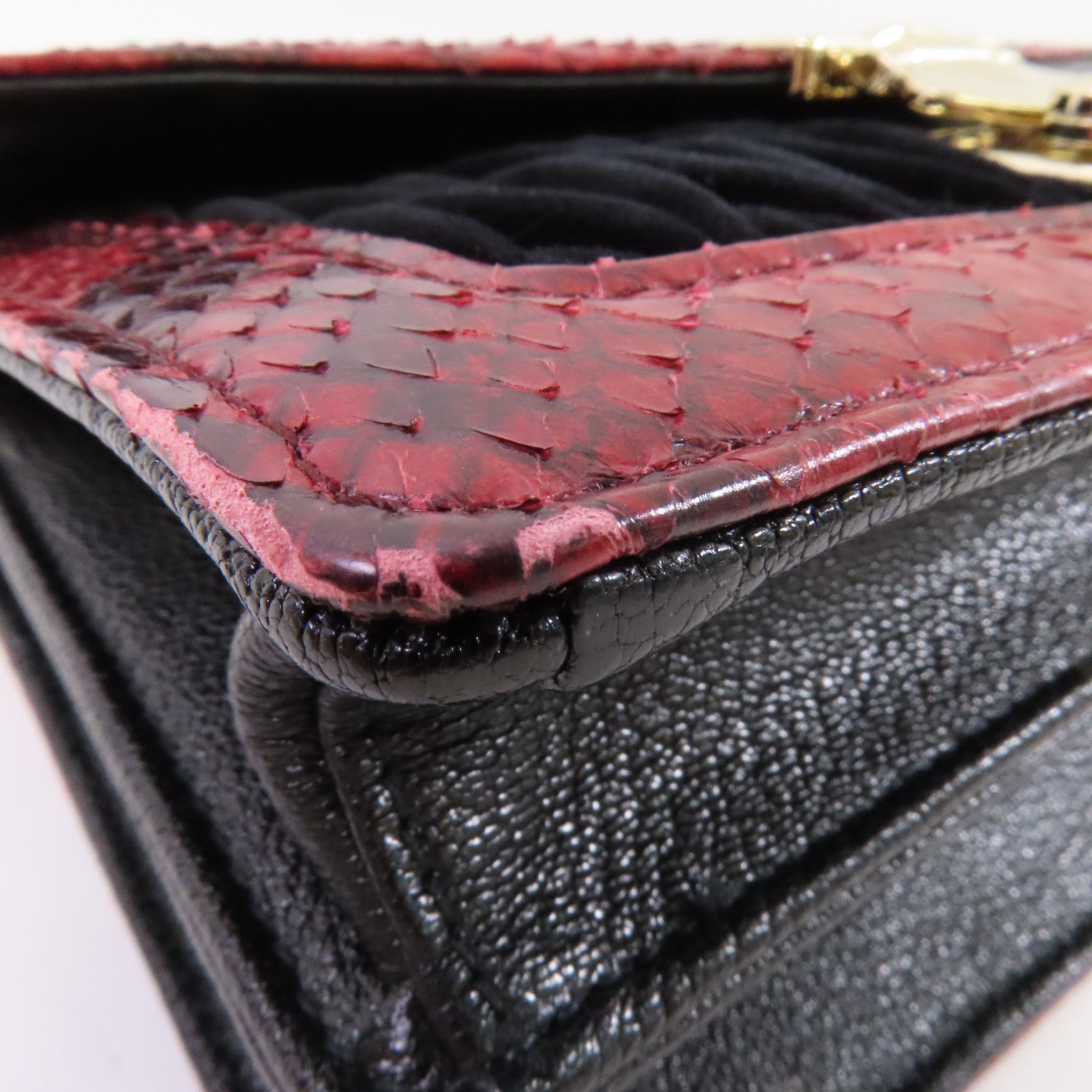 Miu Miu 【激減優惠】牛皮皮革/蛇皮皮革/天鵝絨/漆皮皮革Chain Shoulder Bag金扣鏈帶肩背袋紅色/黑色