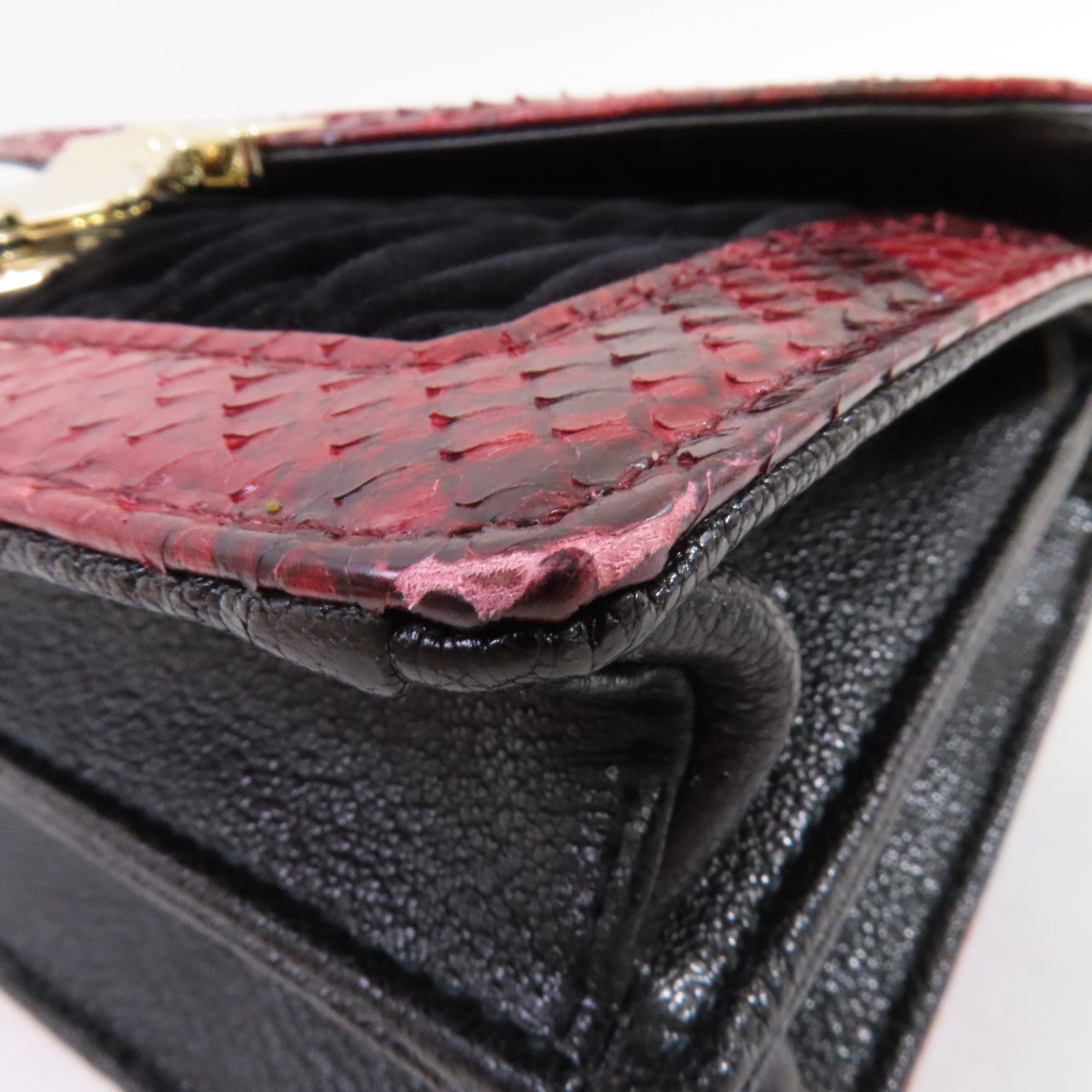 Miu Miu 【激減優惠】牛皮皮革/蛇皮皮革/天鵝絨/漆皮皮革Chain Shoulder Bag金扣鏈帶肩背袋紅色/黑色