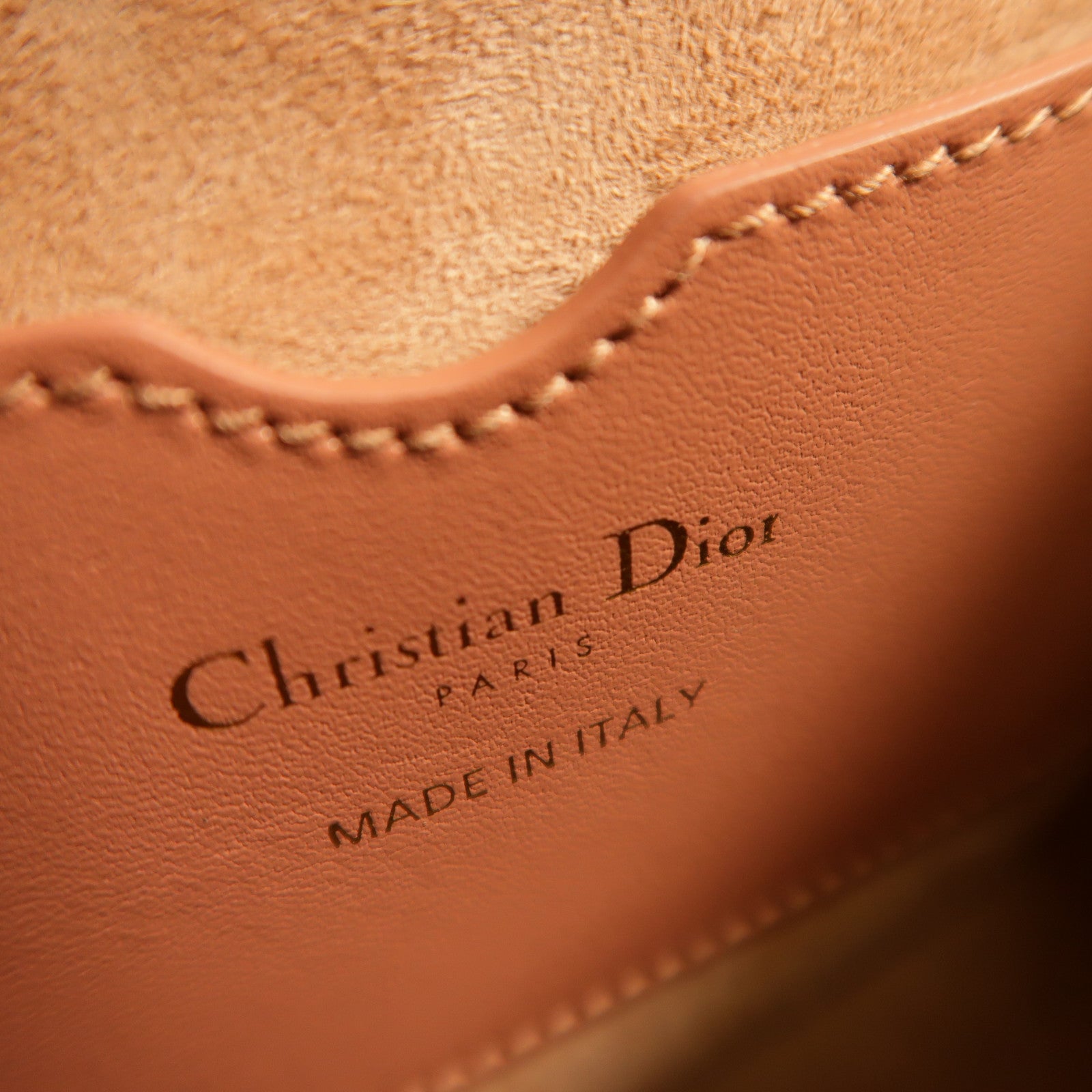 Dior 牛皮皮革Bobby金扣肩背袋
