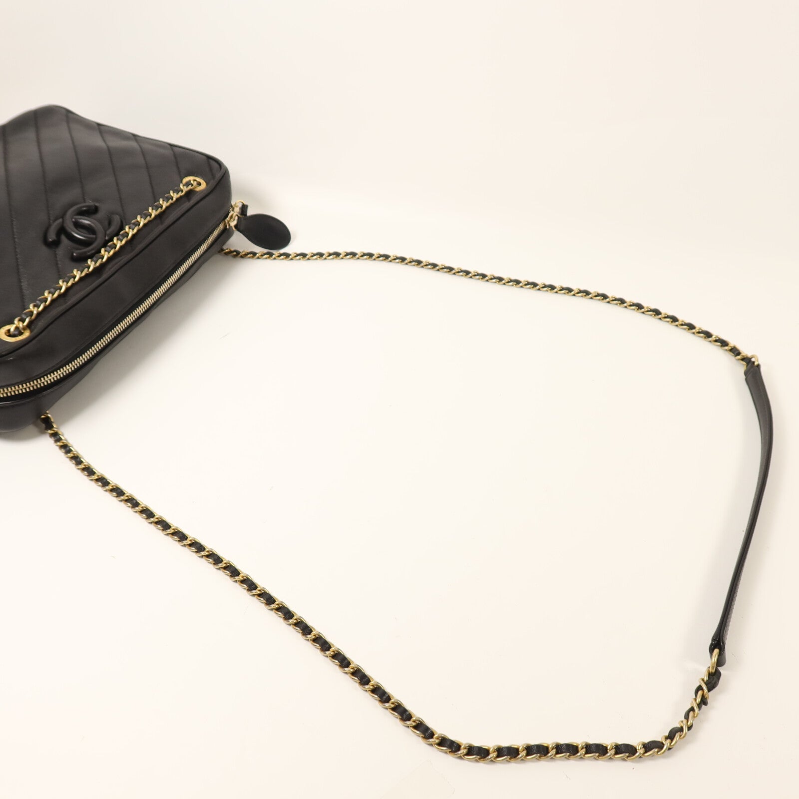 CHANEL 牛皮皮革Chain Shoulder金扣鏈帶肩背袋