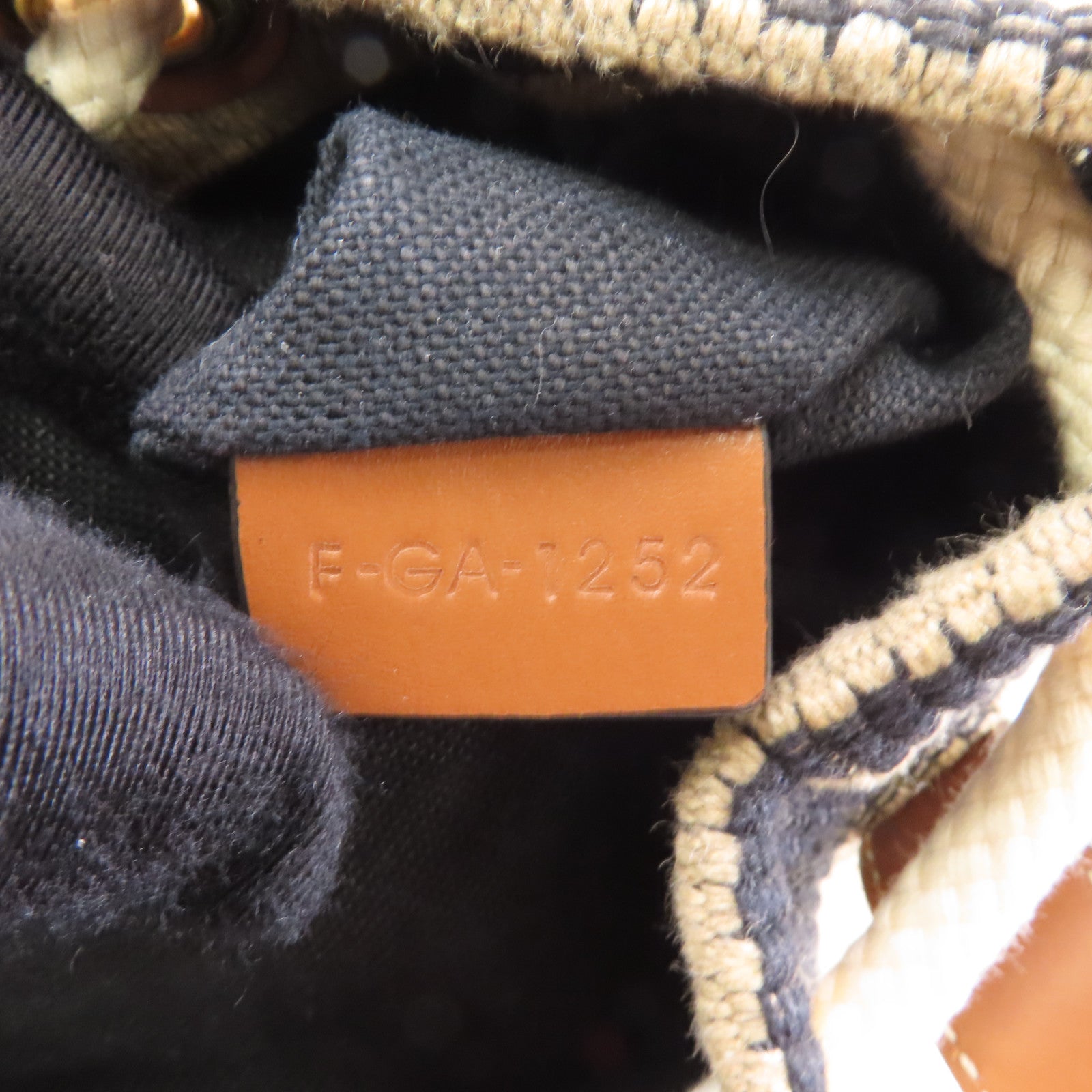 CELINE 帆布Teen Drawstring金扣手挽袋啡色