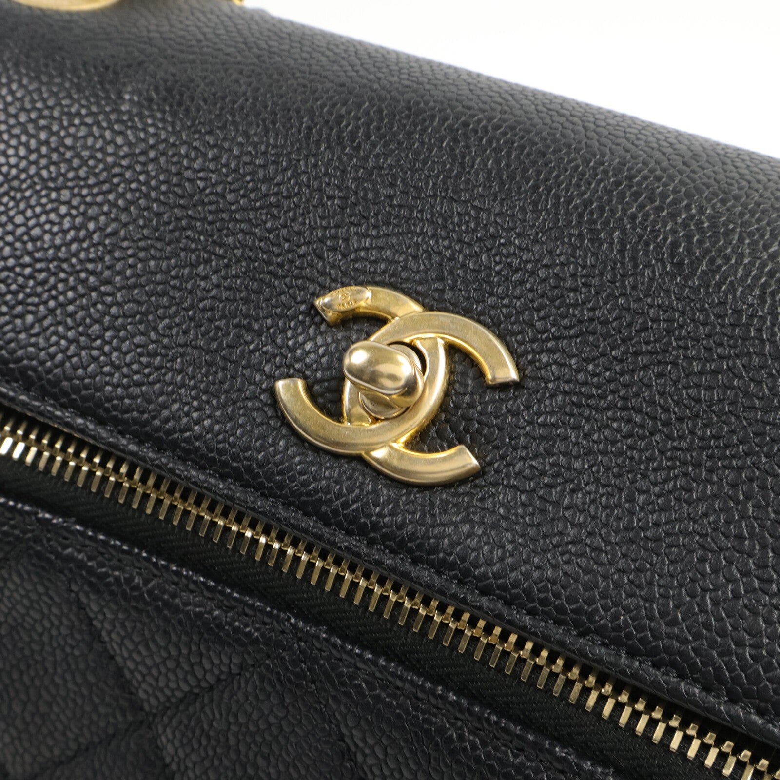 CHANEL 牛皮皮革Chic Trip Flap Bag鏈帶肩背袋