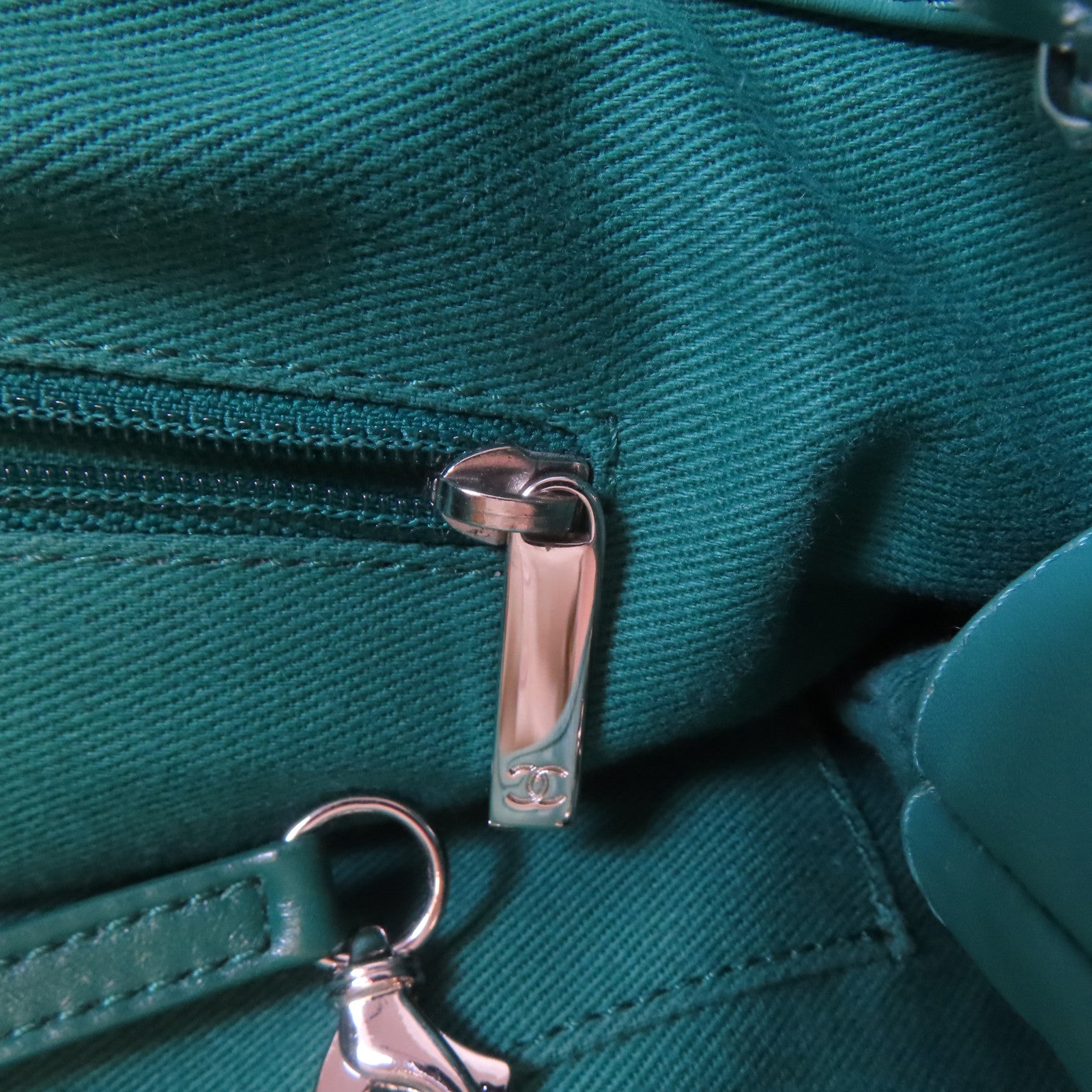 CHANEL (PRICE DOWN) Quilted CC SHW Chain Shoulder Handbag Lambskin Leather Green