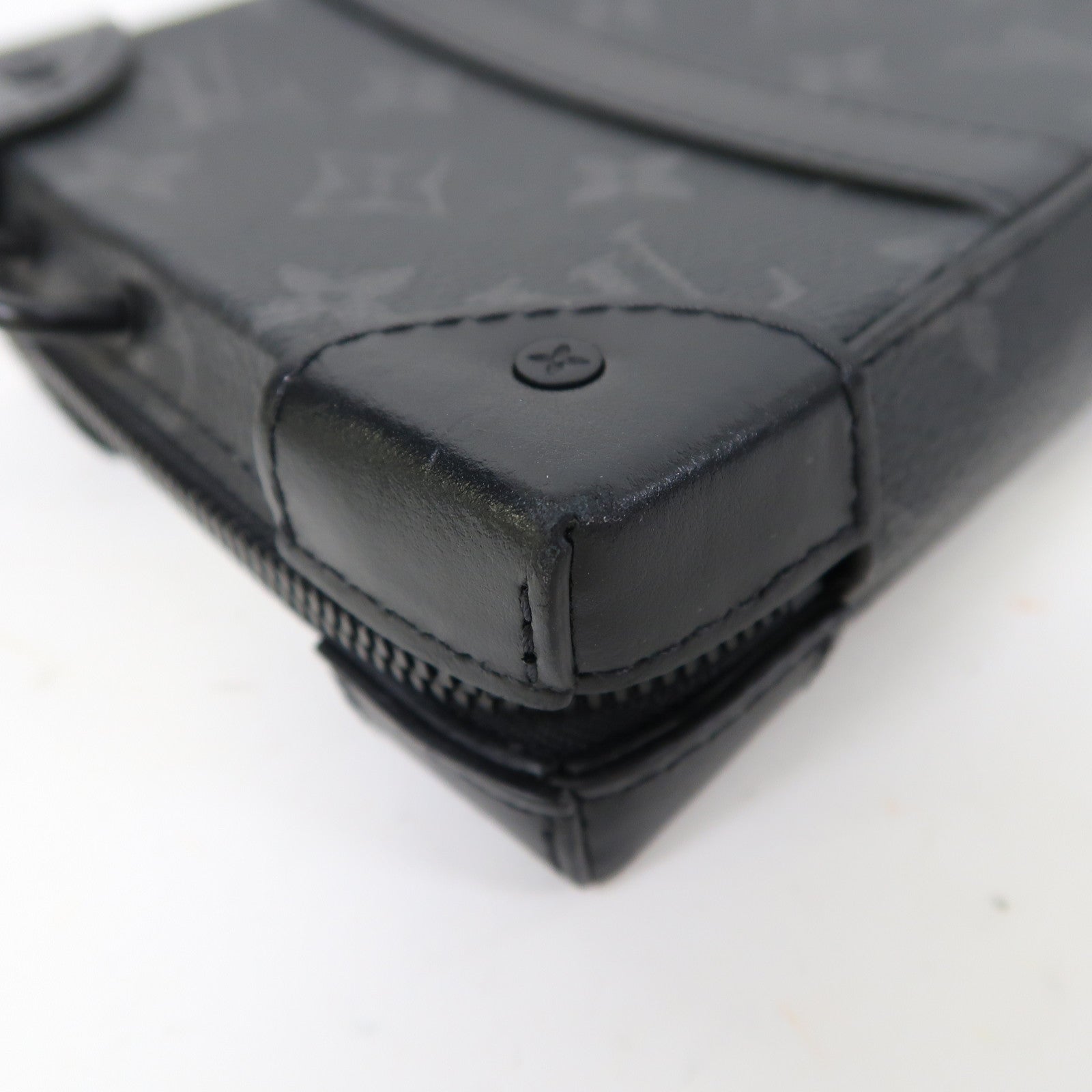 LOUIS VUITTON Monogram Eclipse Soft trunk wallet肩背袋黑色