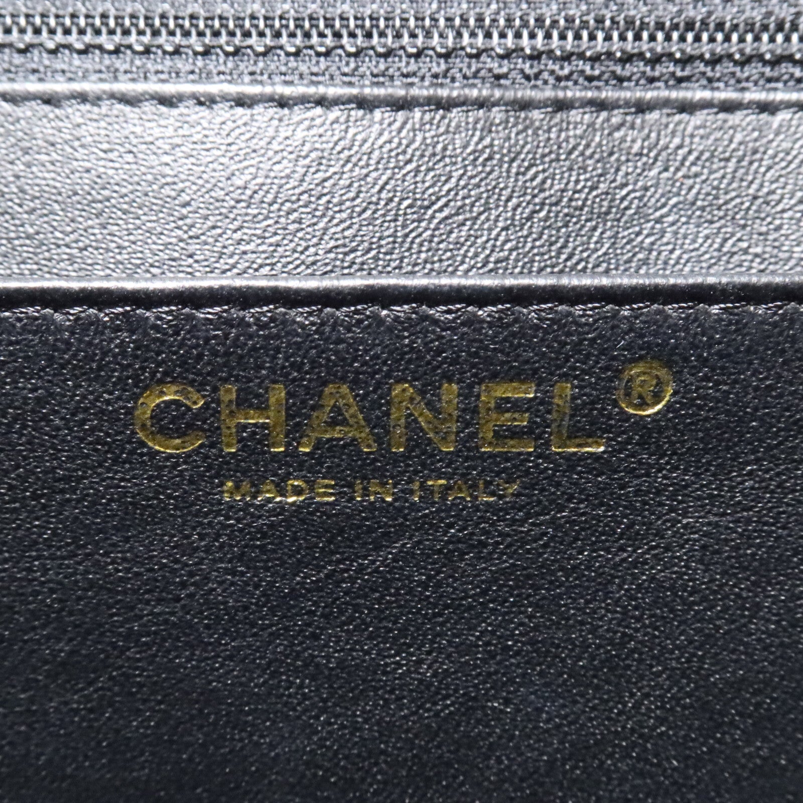 CHANEL 牛皮皮革Maxi Classic鏈帶肩背袋
