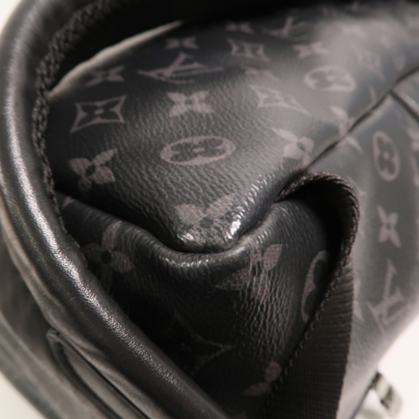 LOUIS VUITTON Monogram Eclipse Discovery PM背包