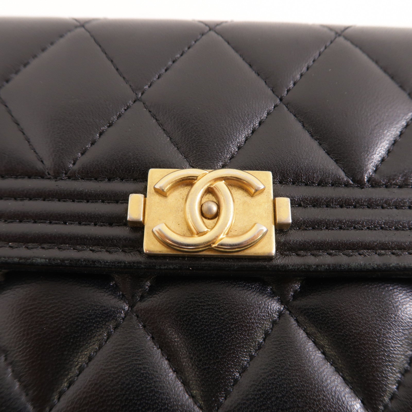 CHANEL 菱格羊皮皮革Boy Wallet金扣錢包黑色
