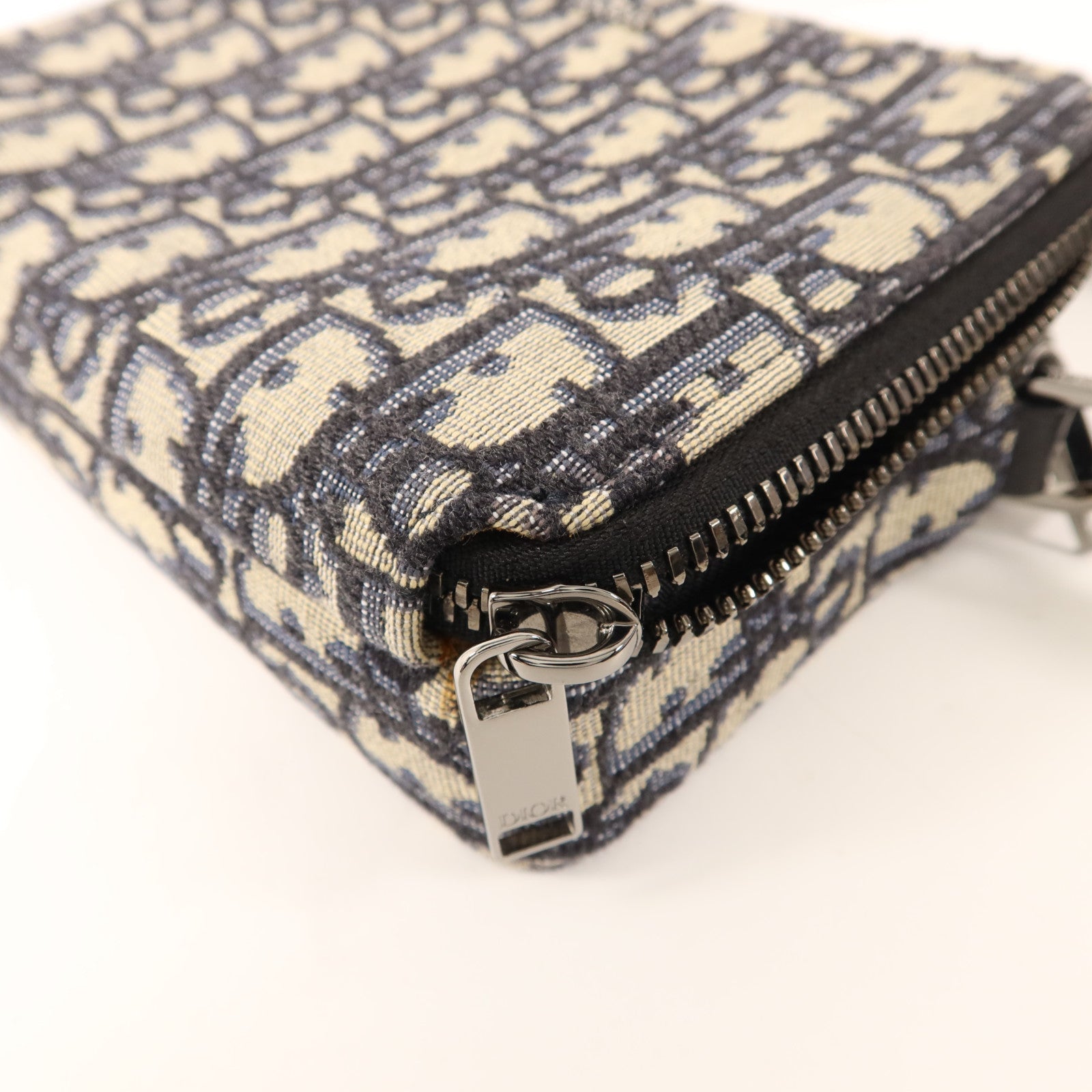Dior 帆布Zipped Pouch With Strap銀扣肩背袋