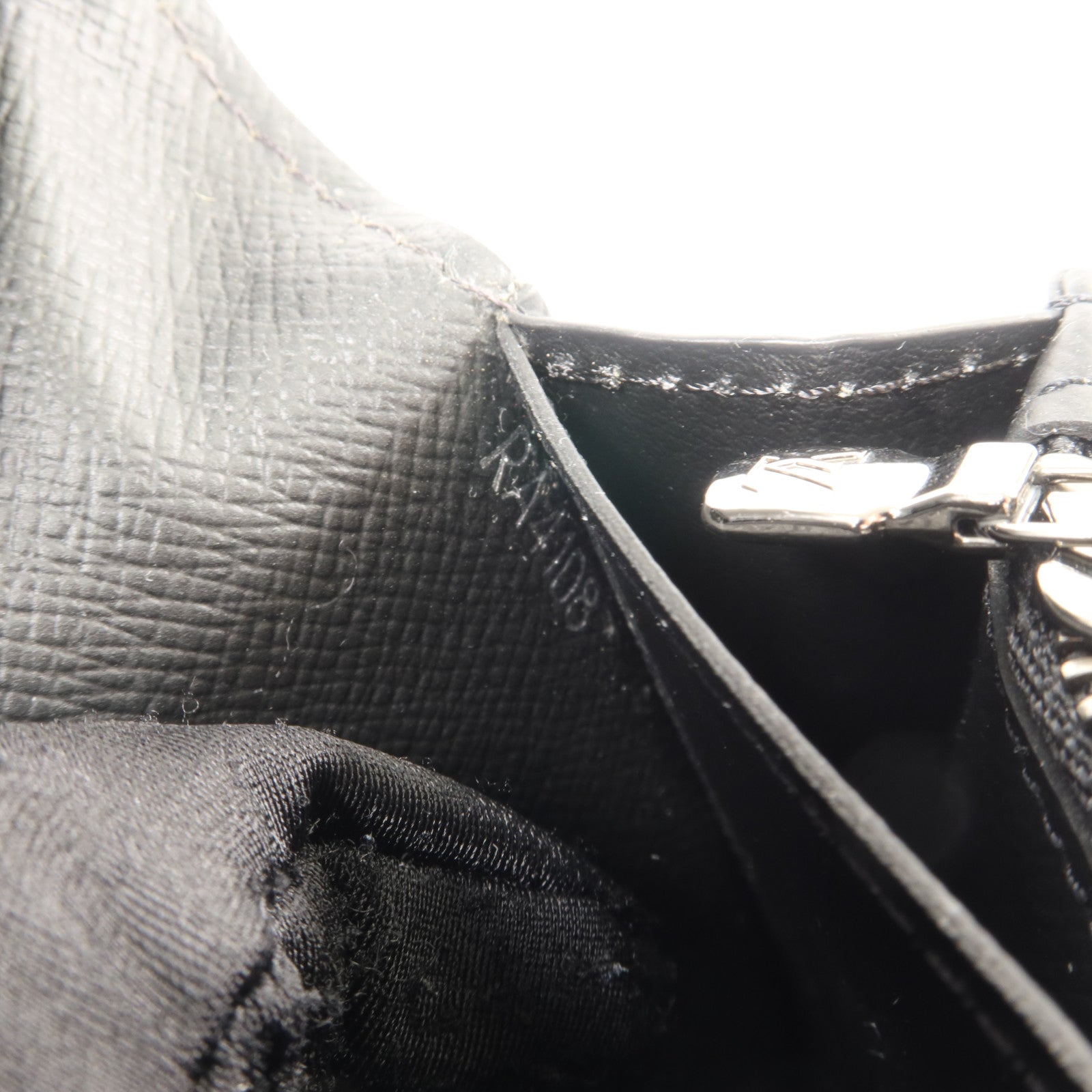 LOUIS VUITTON Monogram Eclipse Brazza長錢包