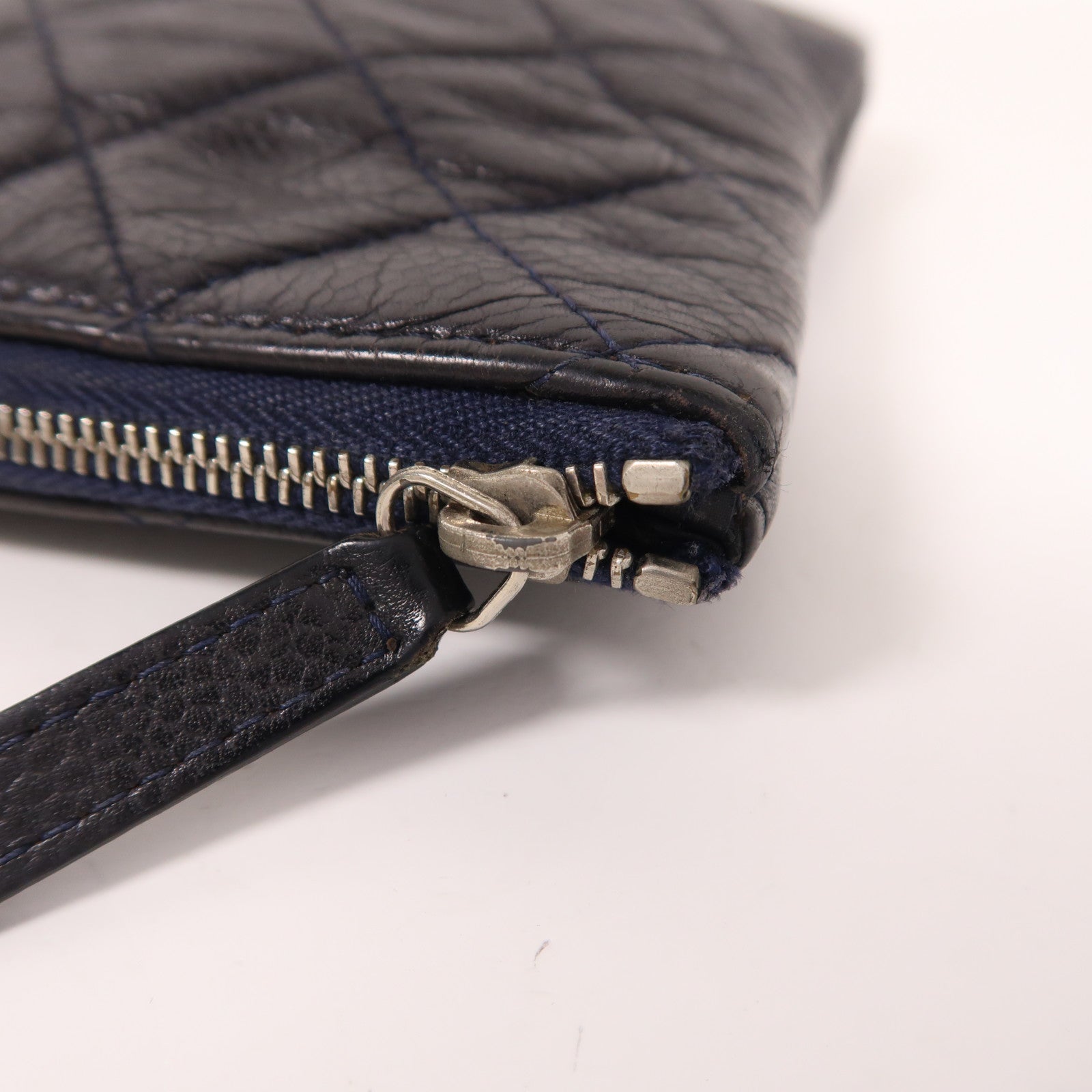 CHANEL 牛皮皮革Pouch銀扣手拿包