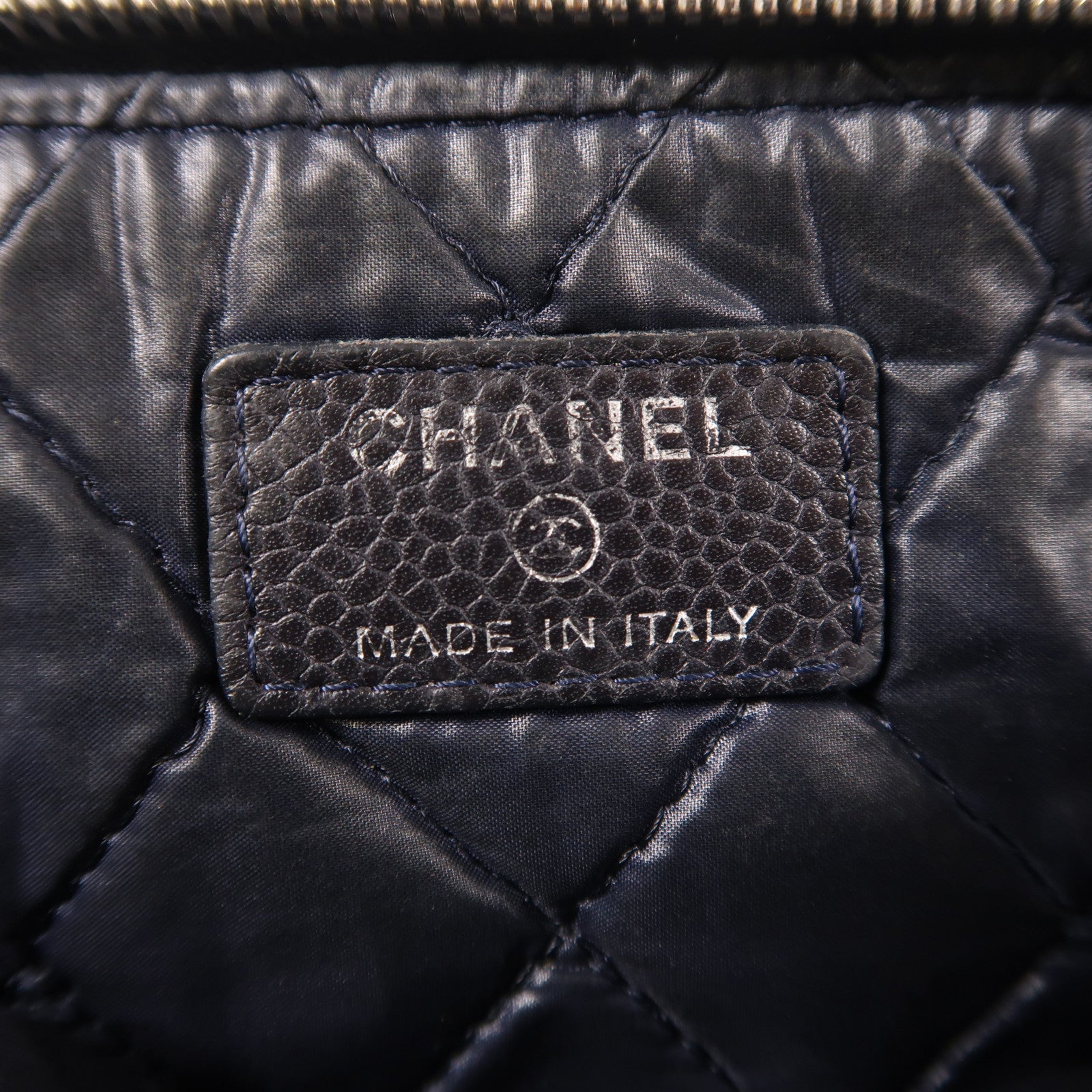 CHANEL 牛皮皮革Pouch銀扣手拿包