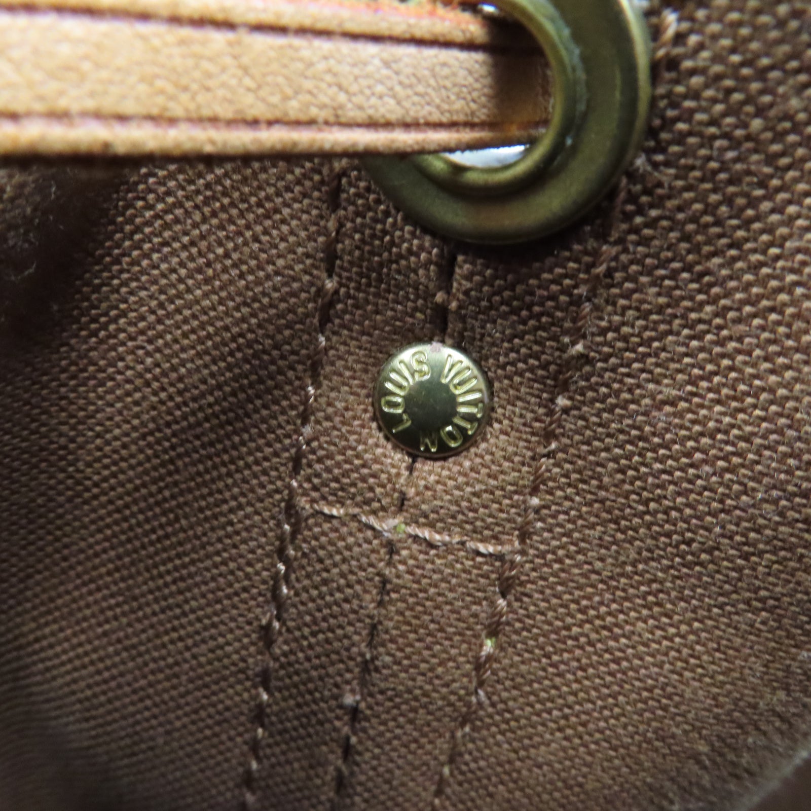 LOUIS VUITTON Monogram Petit Noe金扣肩背袋啡色