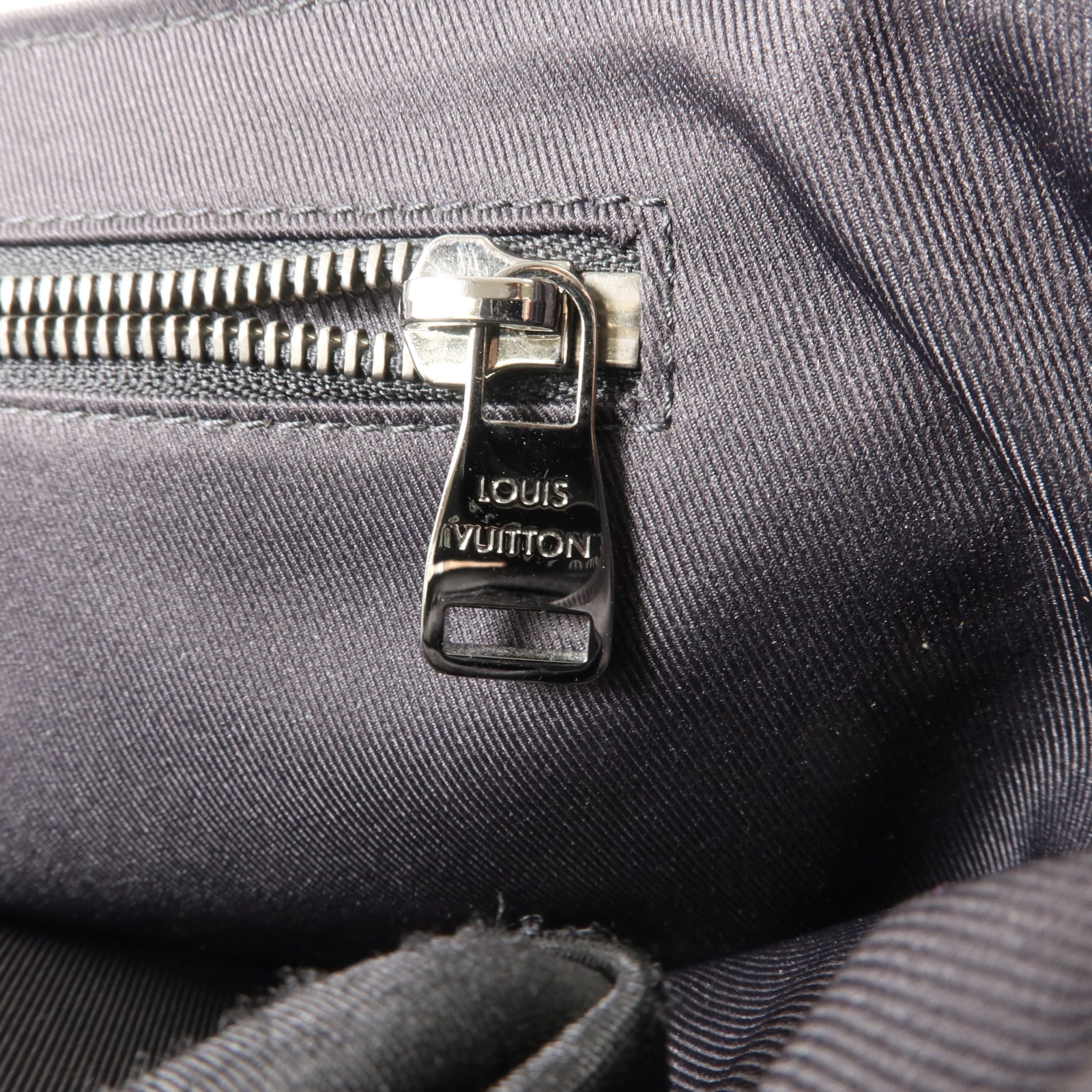 LOUIS VUITTON Monogram Eclipse Messenger PM Voyager銀扣肩背袋