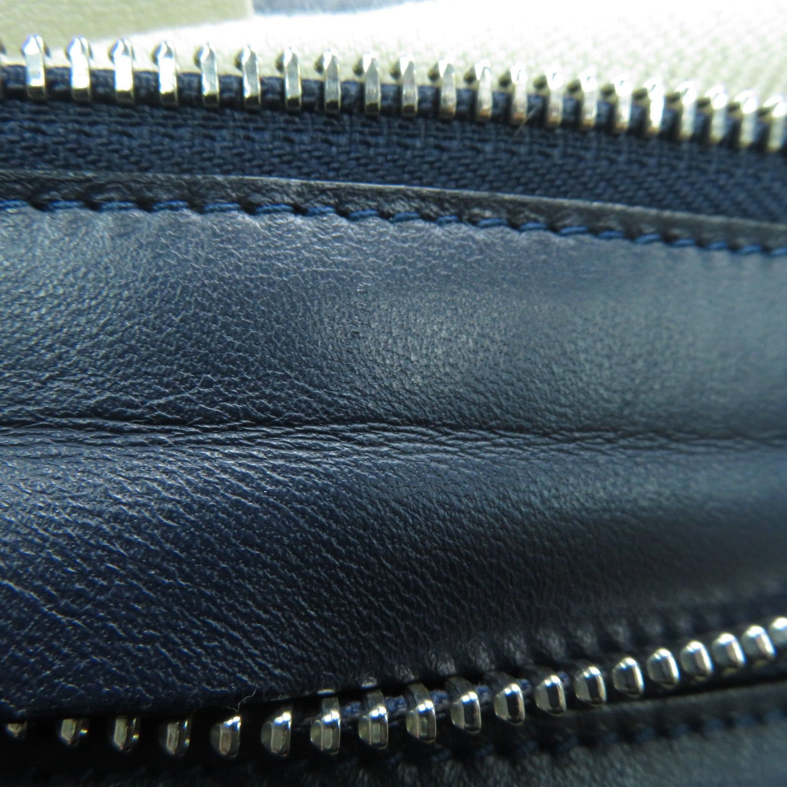 LOEWE 【激減優惠】牛皮皮革Shoulder Bag銀扣肩背袋深藍色