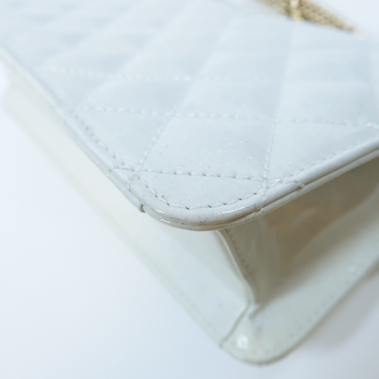 CHANEL 菱格牛皮皮革Chain Shoulder Bag金扣鏈帶肩背袋白色