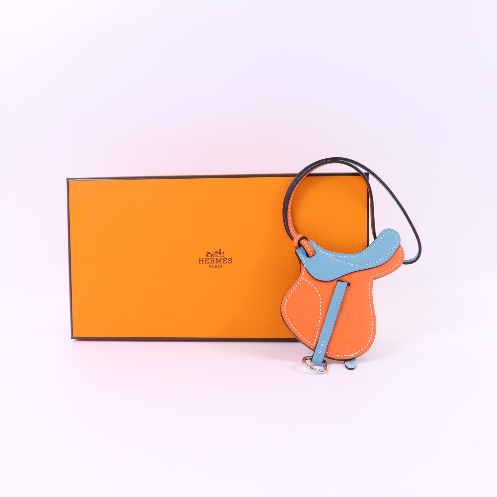 HERMES Swift皮革Paddock Saddle Selle掛飾