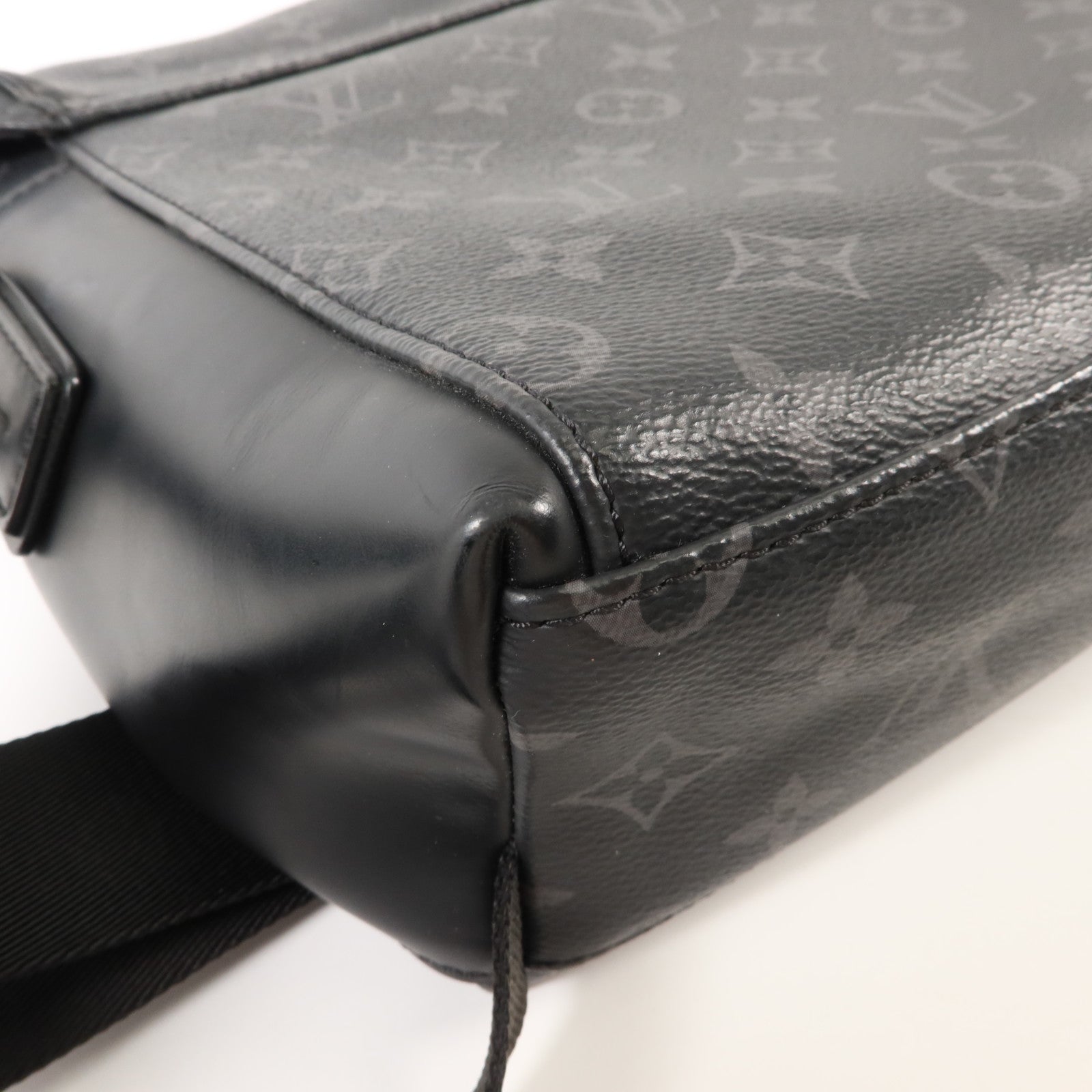 LOUIS VUITTON Monogram Eclipse Messenger PM Voyager銀扣肩背袋