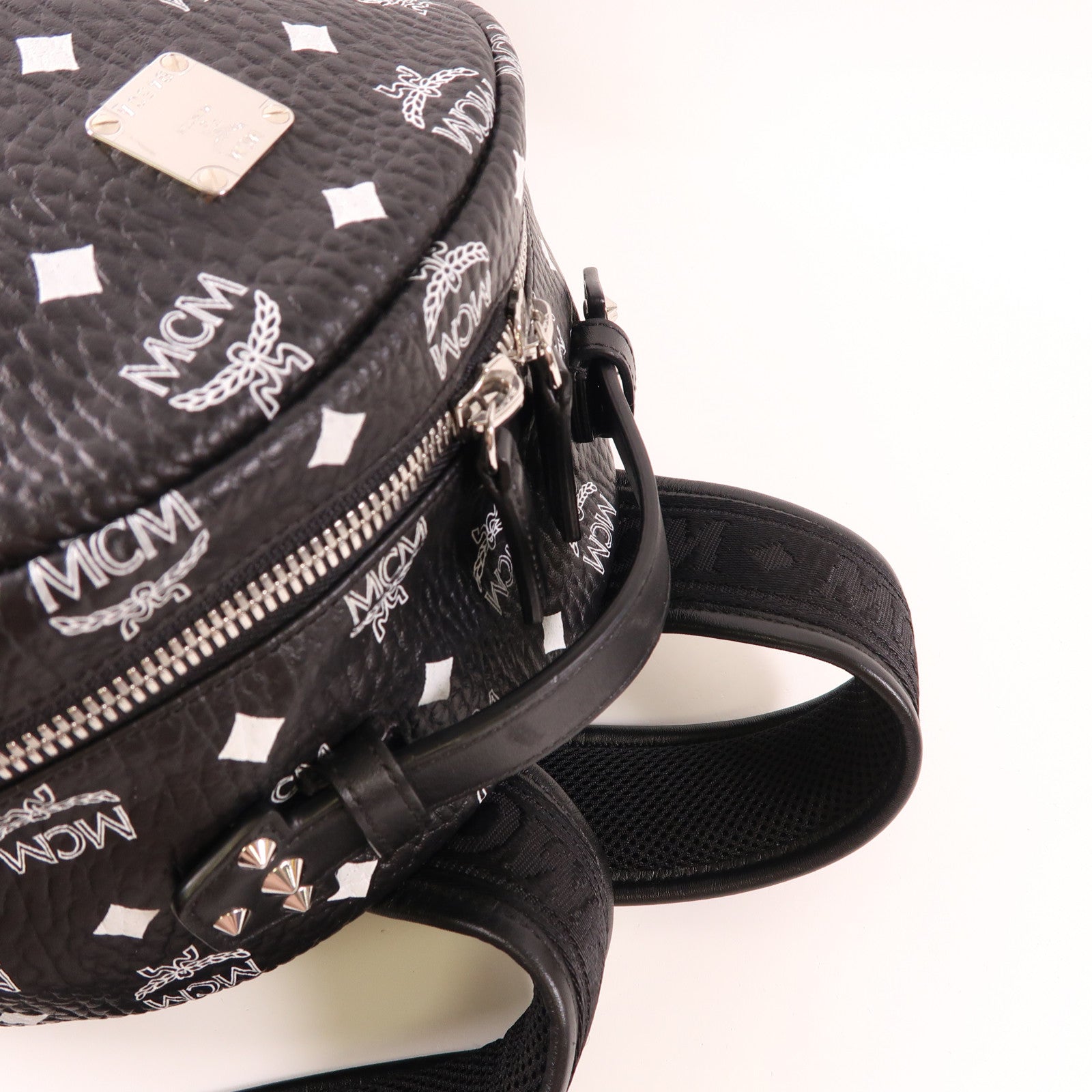 MCM 塗層帆布Backpack銀扣背包