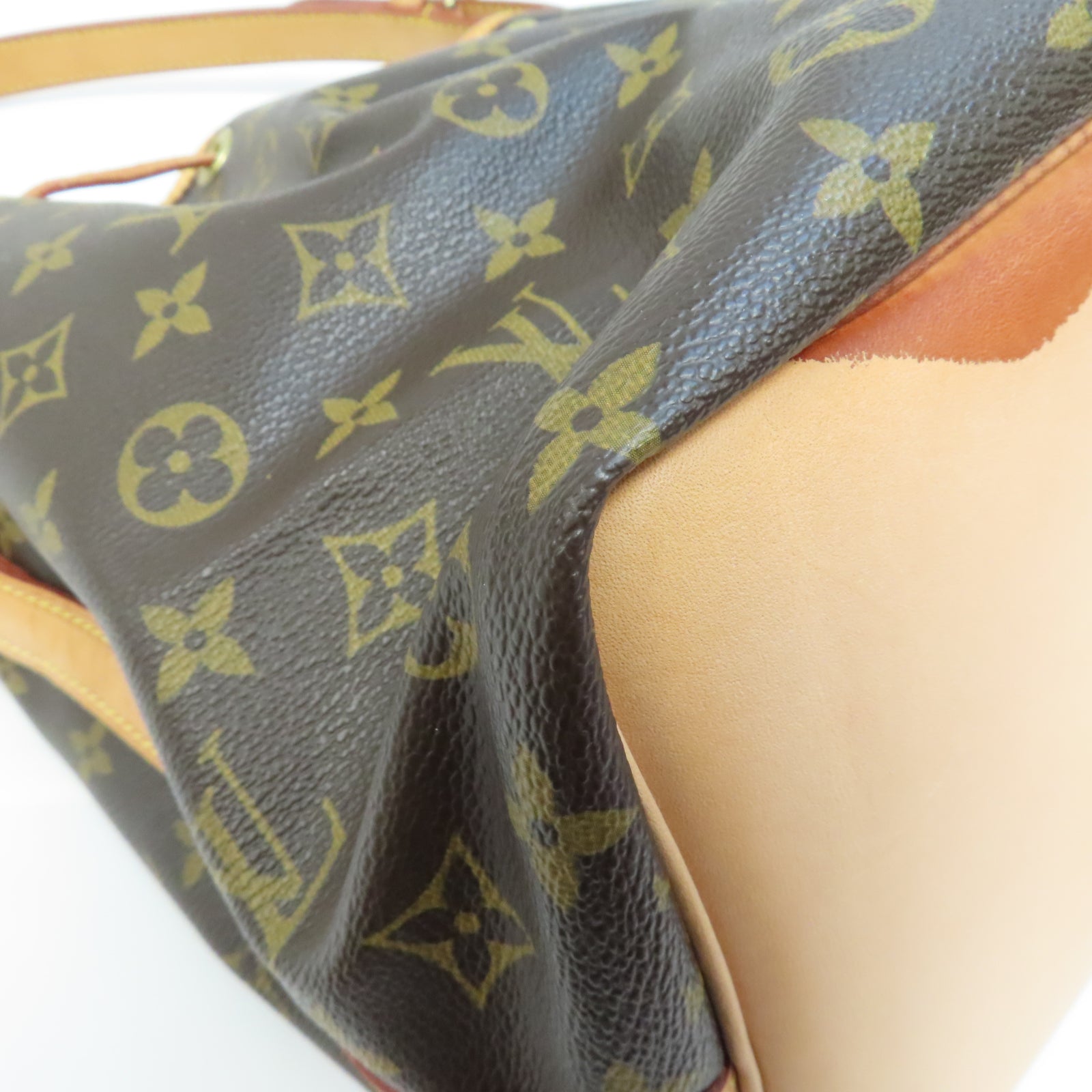 LOUIS VUITTON Monogram Petit Noe金扣肩背袋啡色