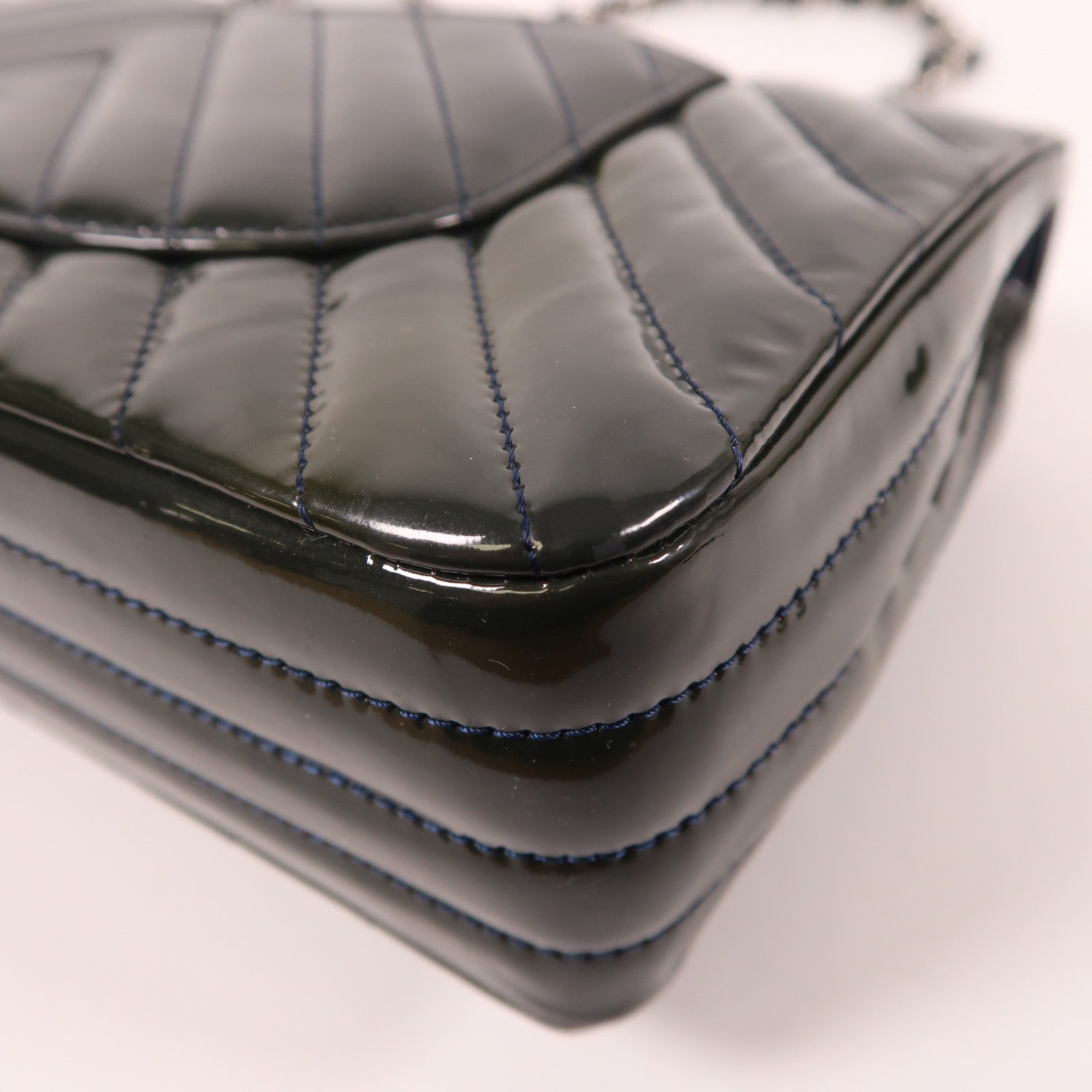 CHANEL 【激減優惠】漆皮皮革Shoulder Bag銀扣鏈帶肩背袋深藍色