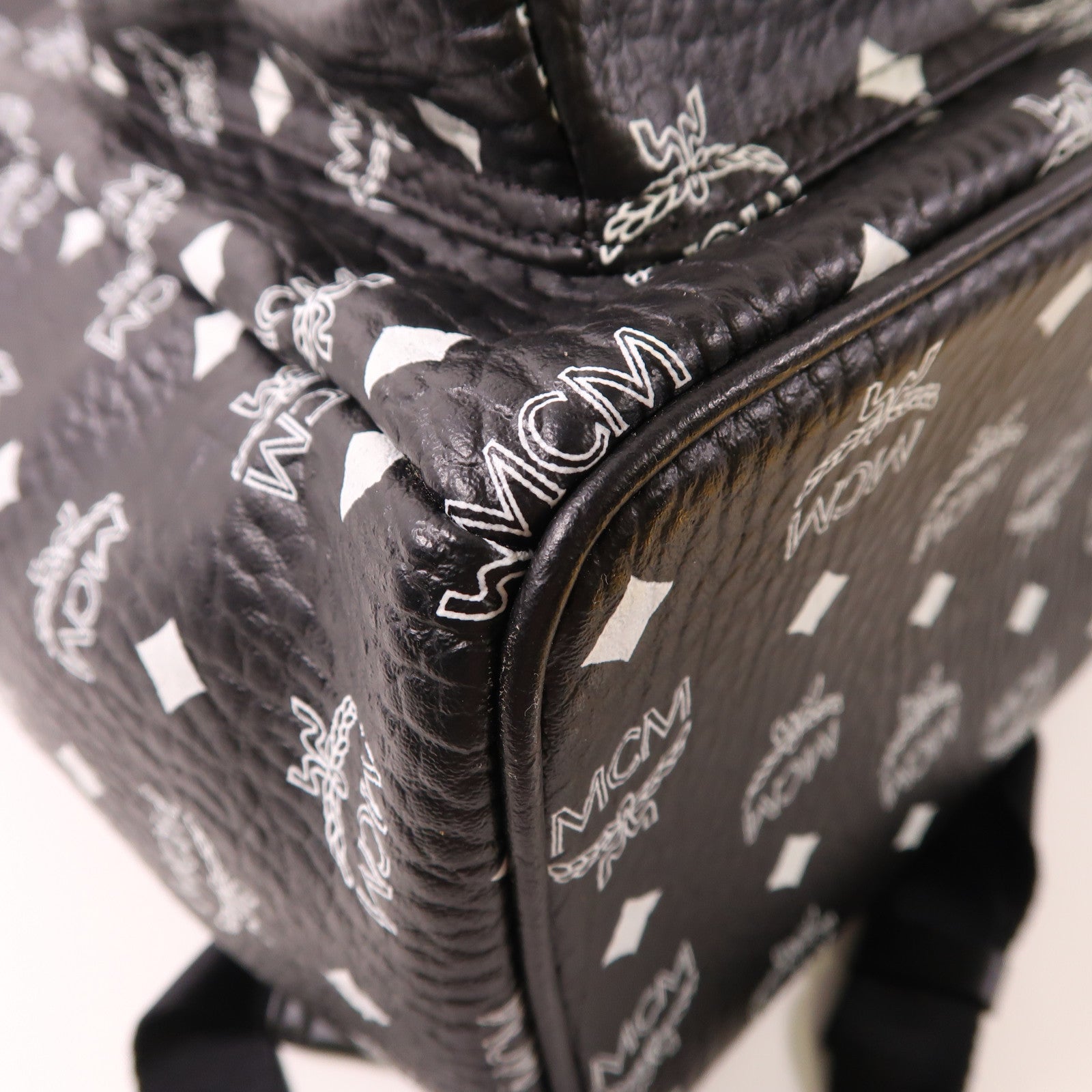 MCM 塗層帆布Backpack銀扣背包