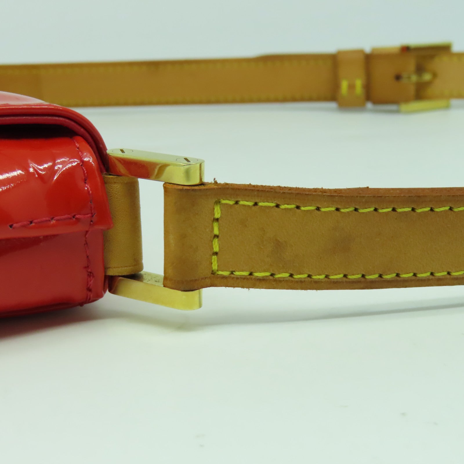 LOUIS VUITTON Monogram Vernis Thompson Street金扣肩背袋紅色