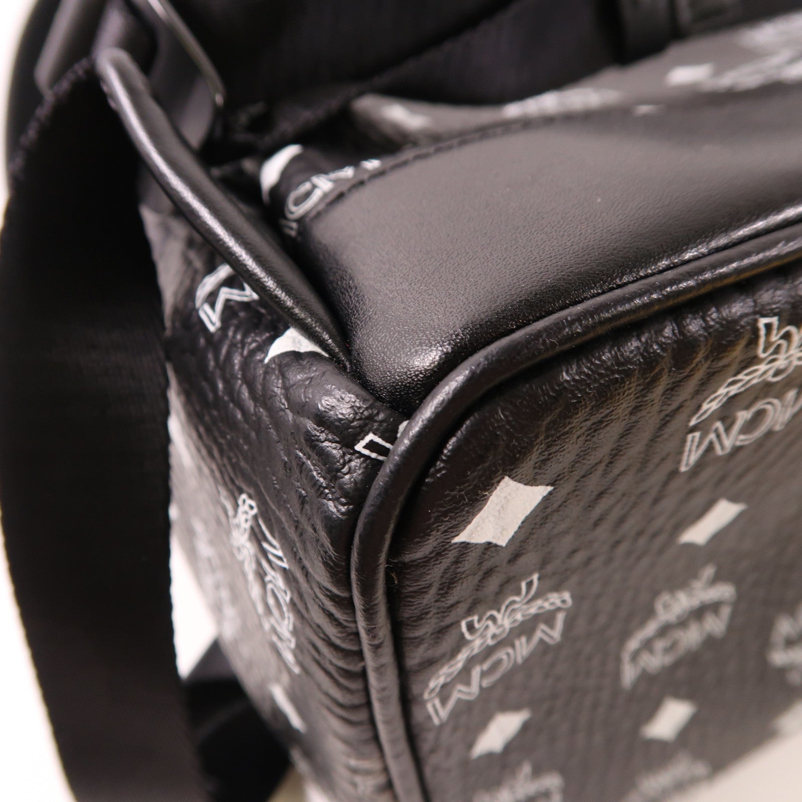 MCM 塗層帆布Backpack銀扣背包