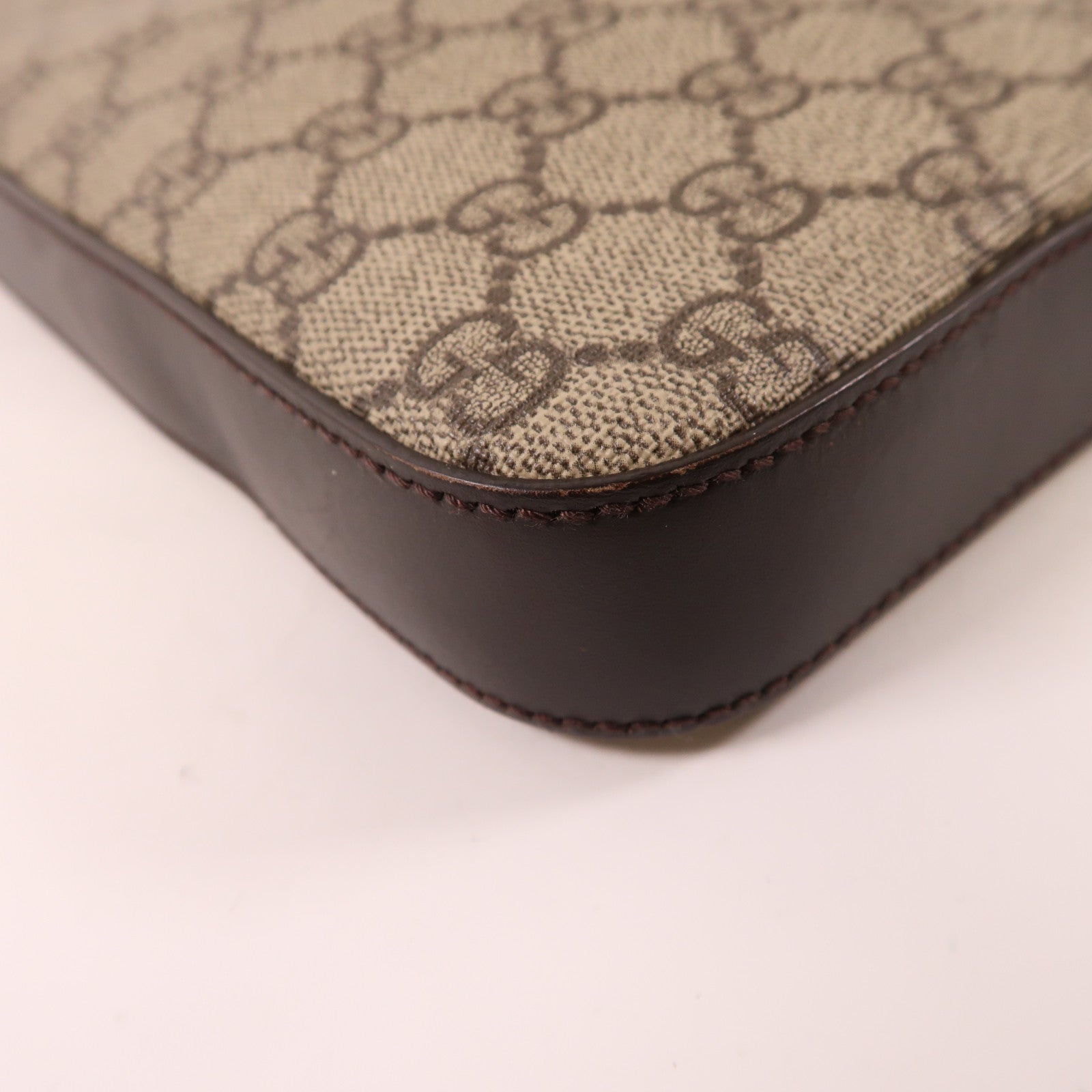 GUCCI 塗層帆布Gucci Signature銀扣肩背袋