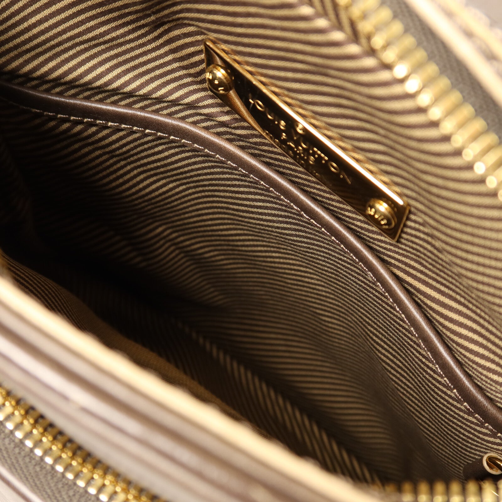 LOUIS VUITTON 【激減優惠】Bequia皮革Trotter GM金扣肩背袋