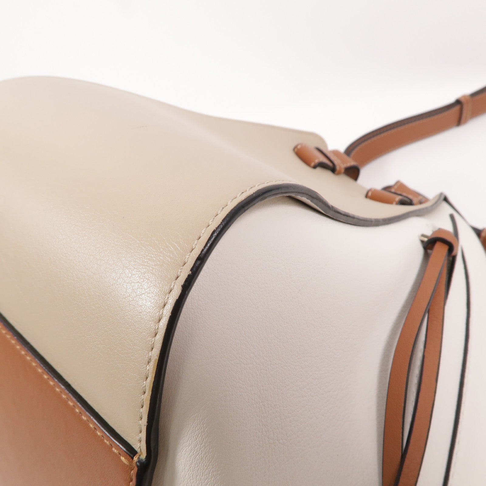 LOEWE 牛皮皮革Hammock Medium肩背袋