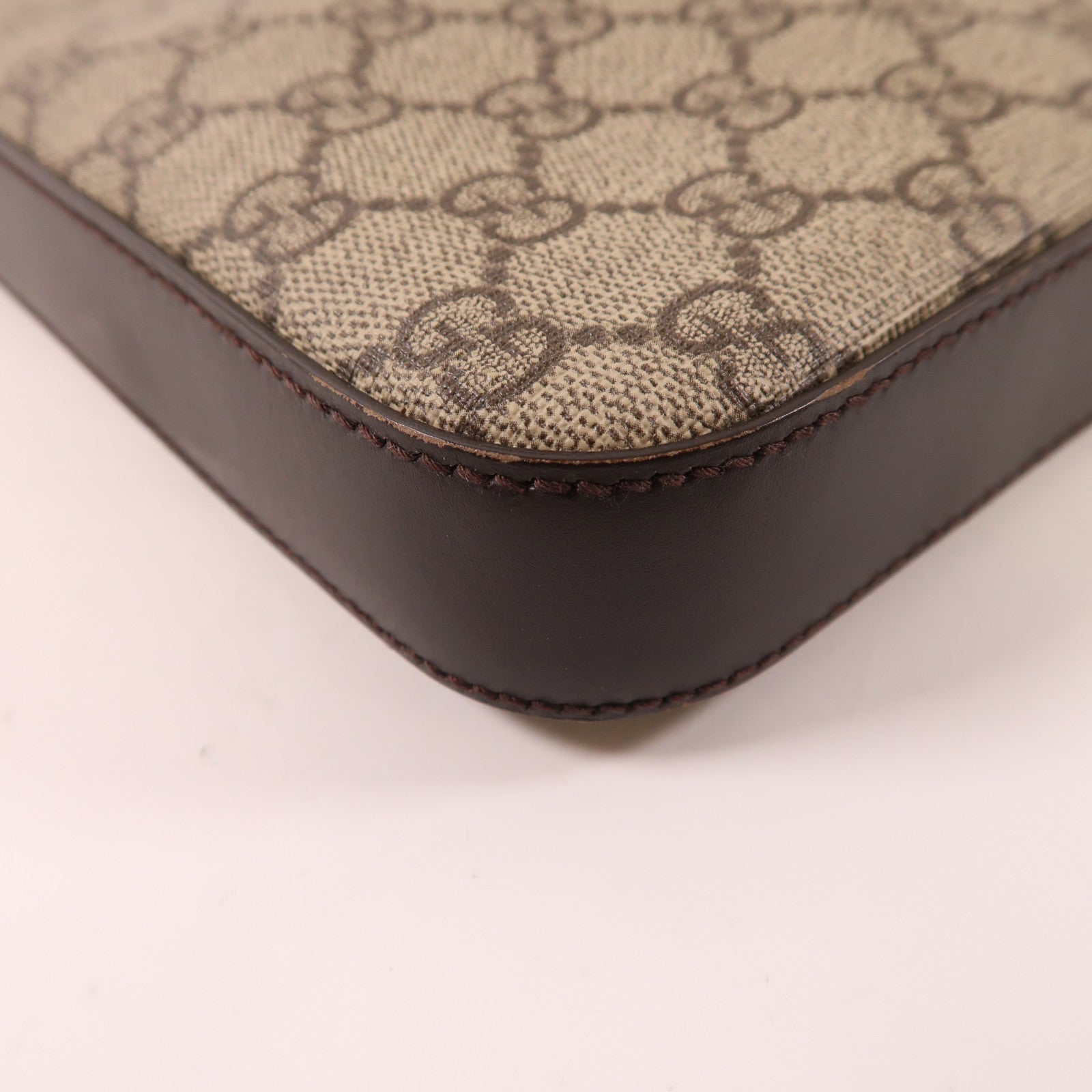 GUCCI 塗層帆布Gucci Signature銀扣肩背袋