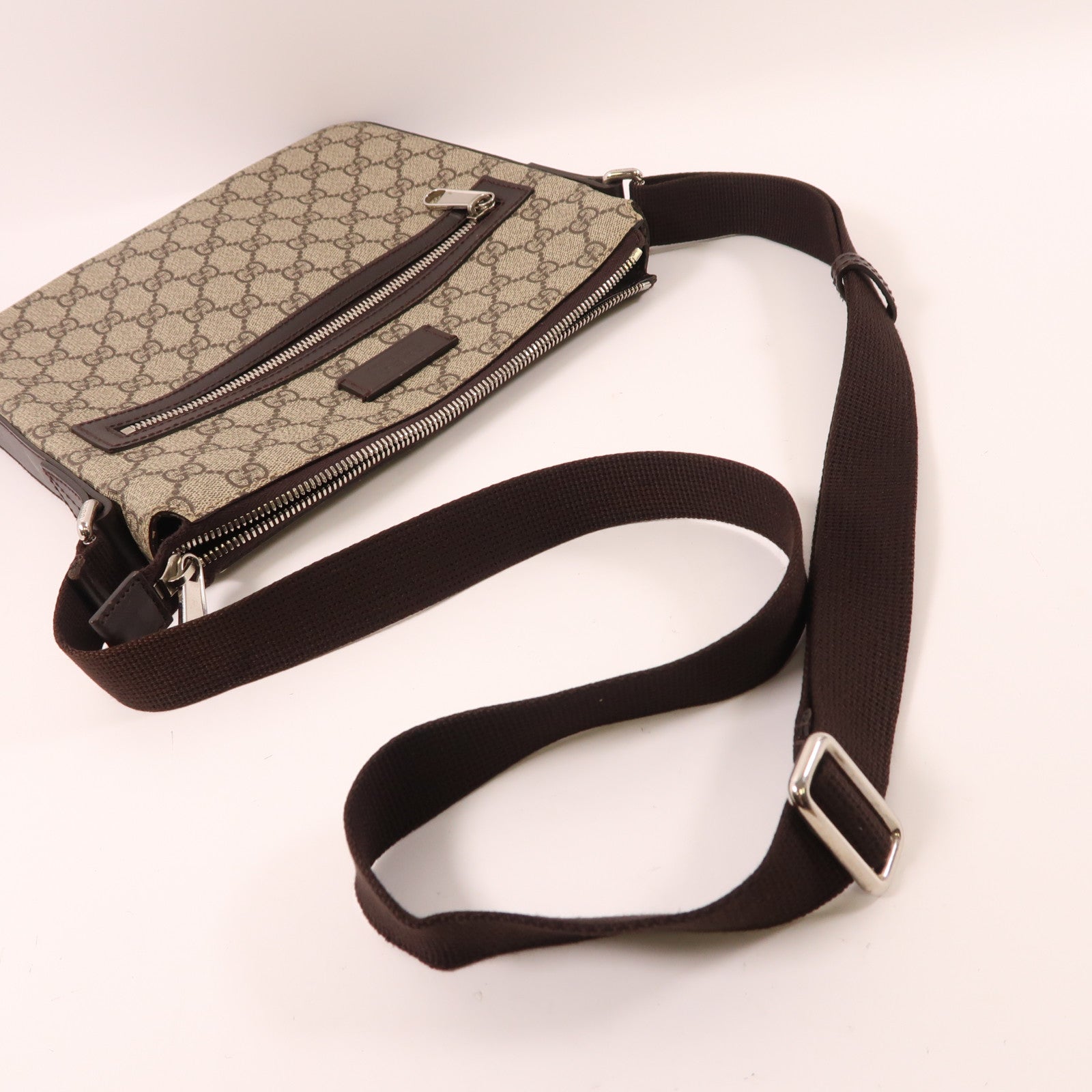 GUCCI 塗層帆布Gucci Signature銀扣肩背袋