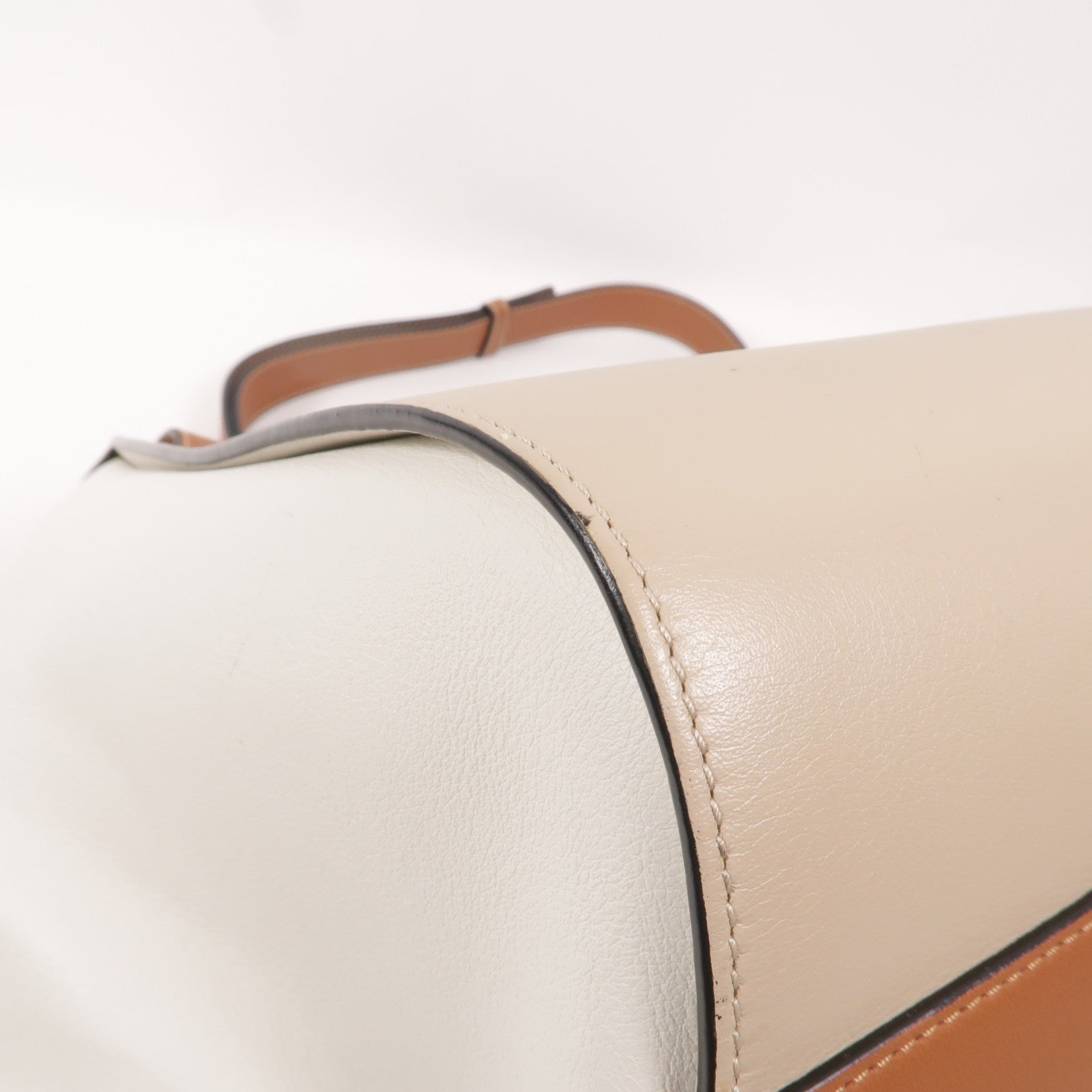 LOEWE 牛皮皮革Hammock Medium肩背袋