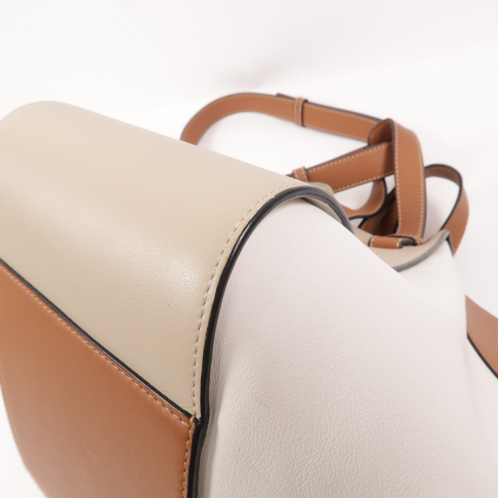 LOEWE 牛皮皮革Hammock Medium肩背袋