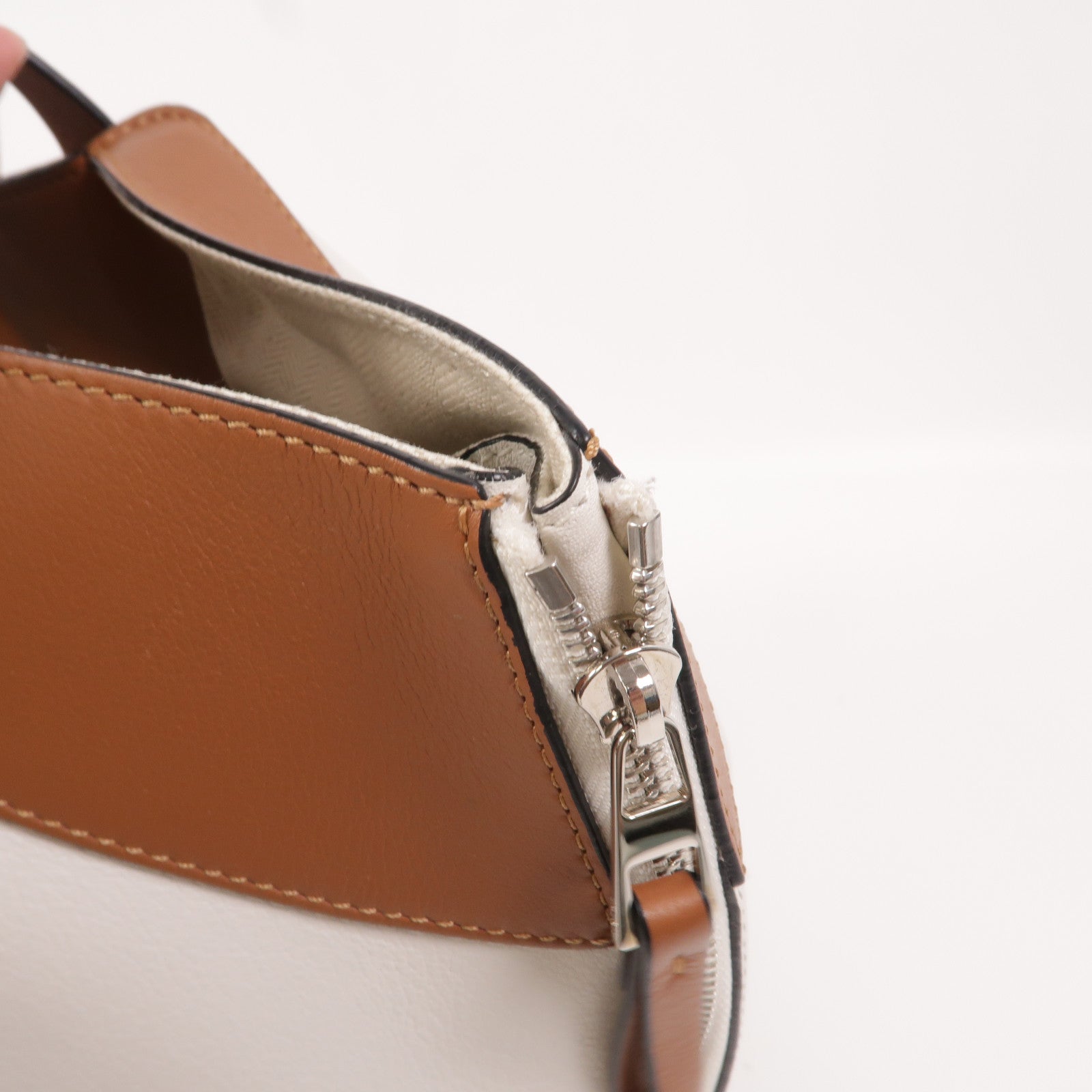 LOEWE 牛皮皮革Hammock Medium肩背袋