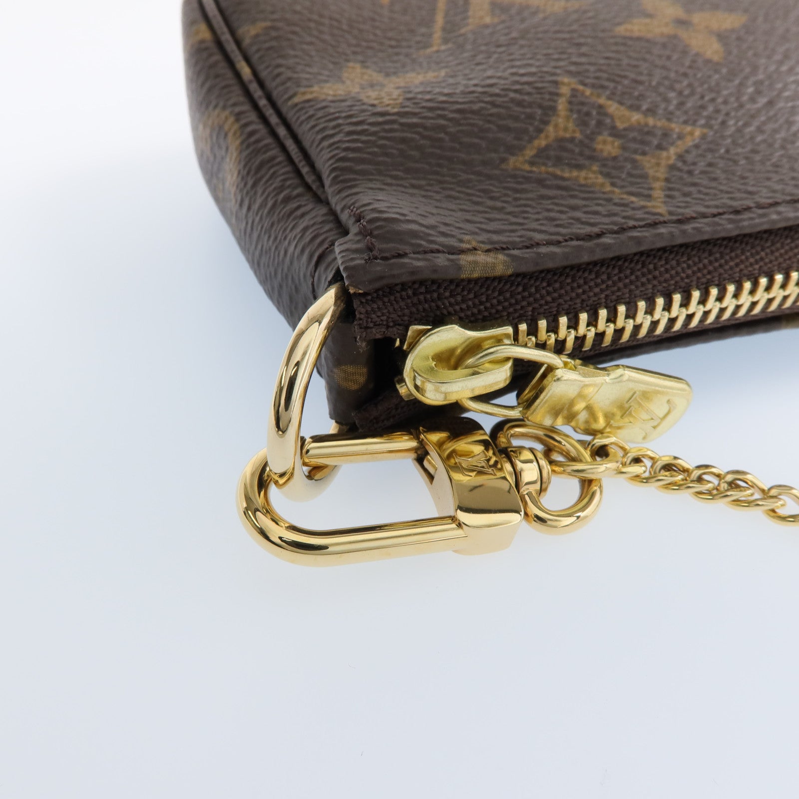LOUIS VUITTON Monogram Mini Pochette Accessoires金扣手挽袋