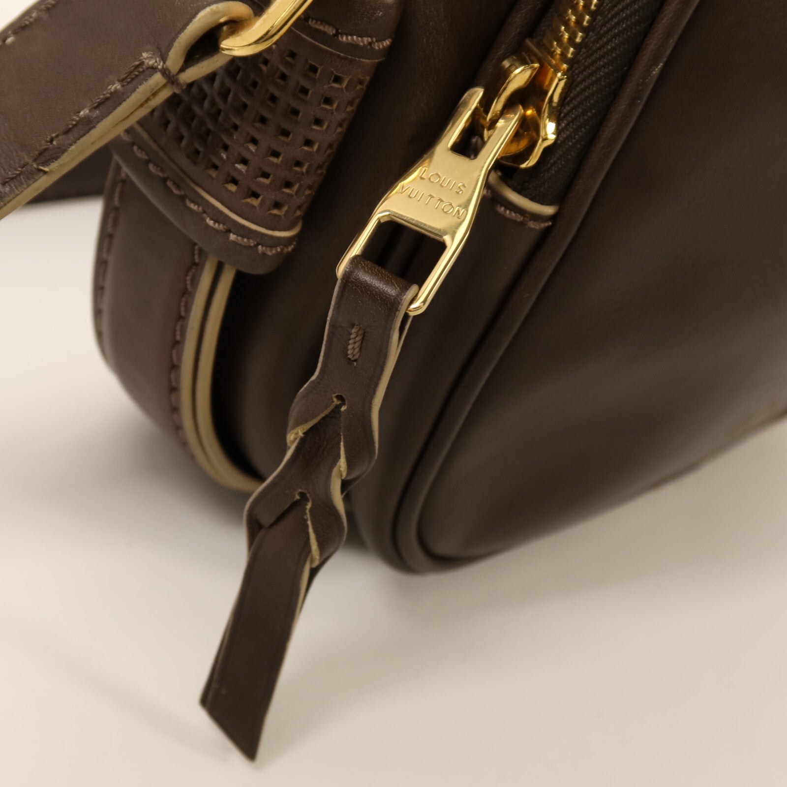 LOUIS VUITTON 【激減優惠】Bequia皮革Trotter GM金扣肩背袋