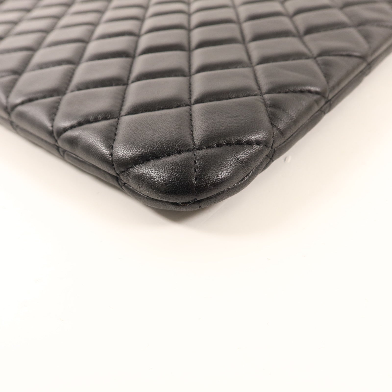 CHANEL 羊皮皮革Pouch金扣小袋