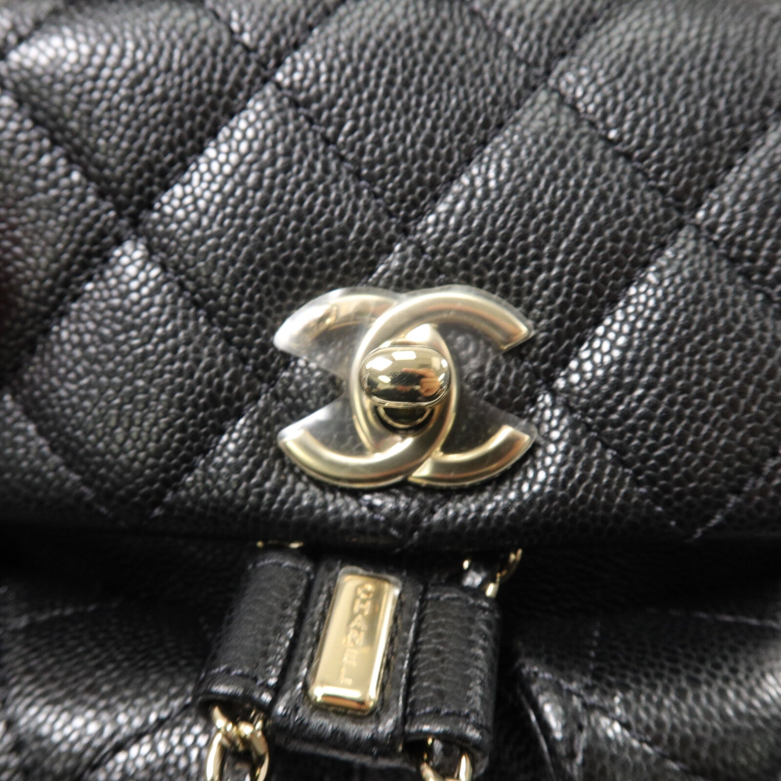 CHANEL 牛皮皮革Mini Duma背包