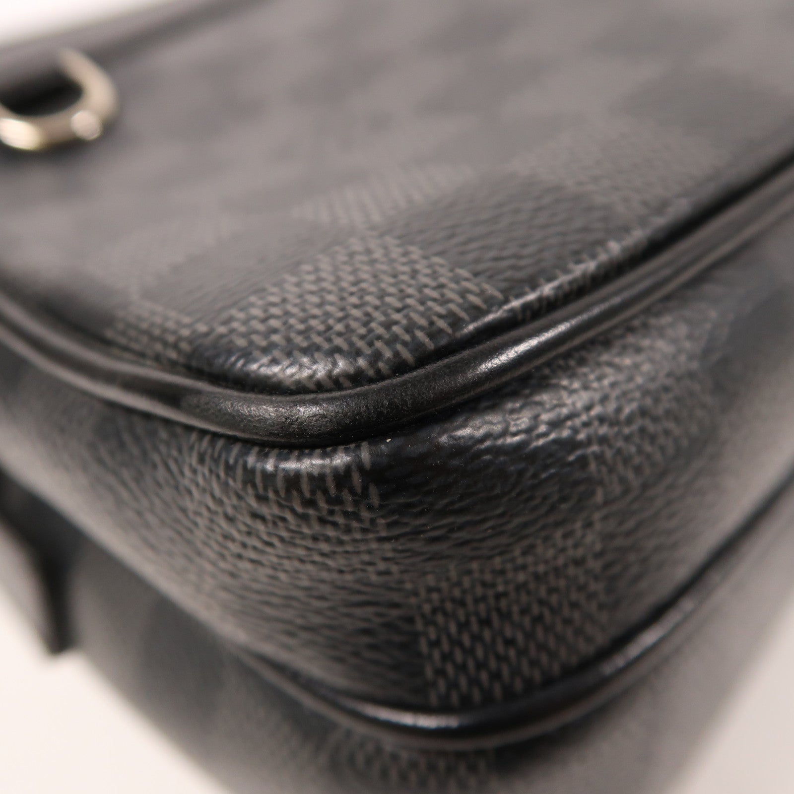 LOUIS VUITTON Damier Graphite Trocadero Messenger MM銀扣肩背袋