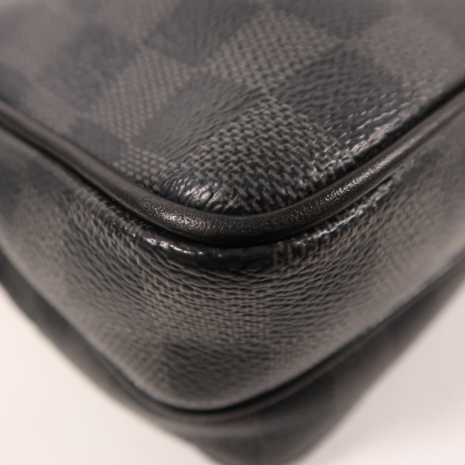 LOUIS VUITTON Damier Graphite Trocadero Messenger MM銀扣肩背袋